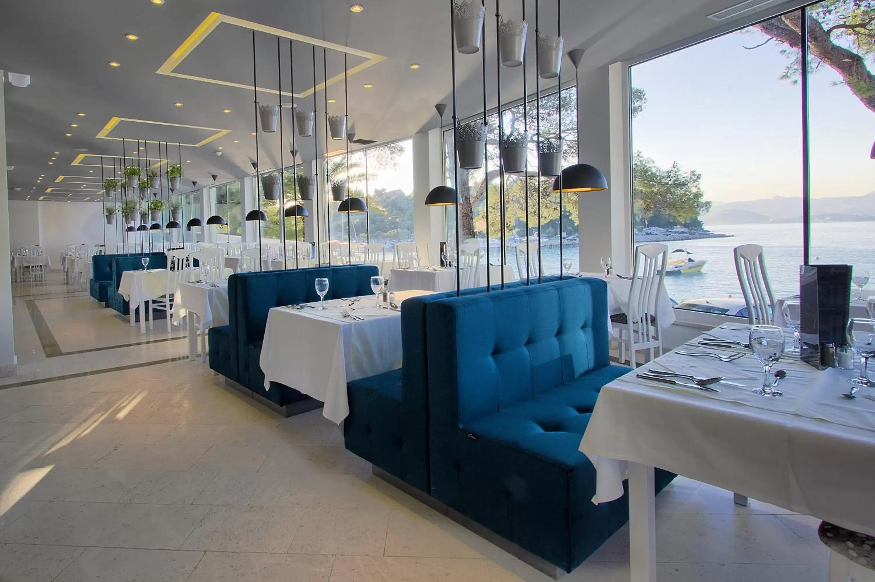 Restaurant/Places to Eat in Hotel Cavtat