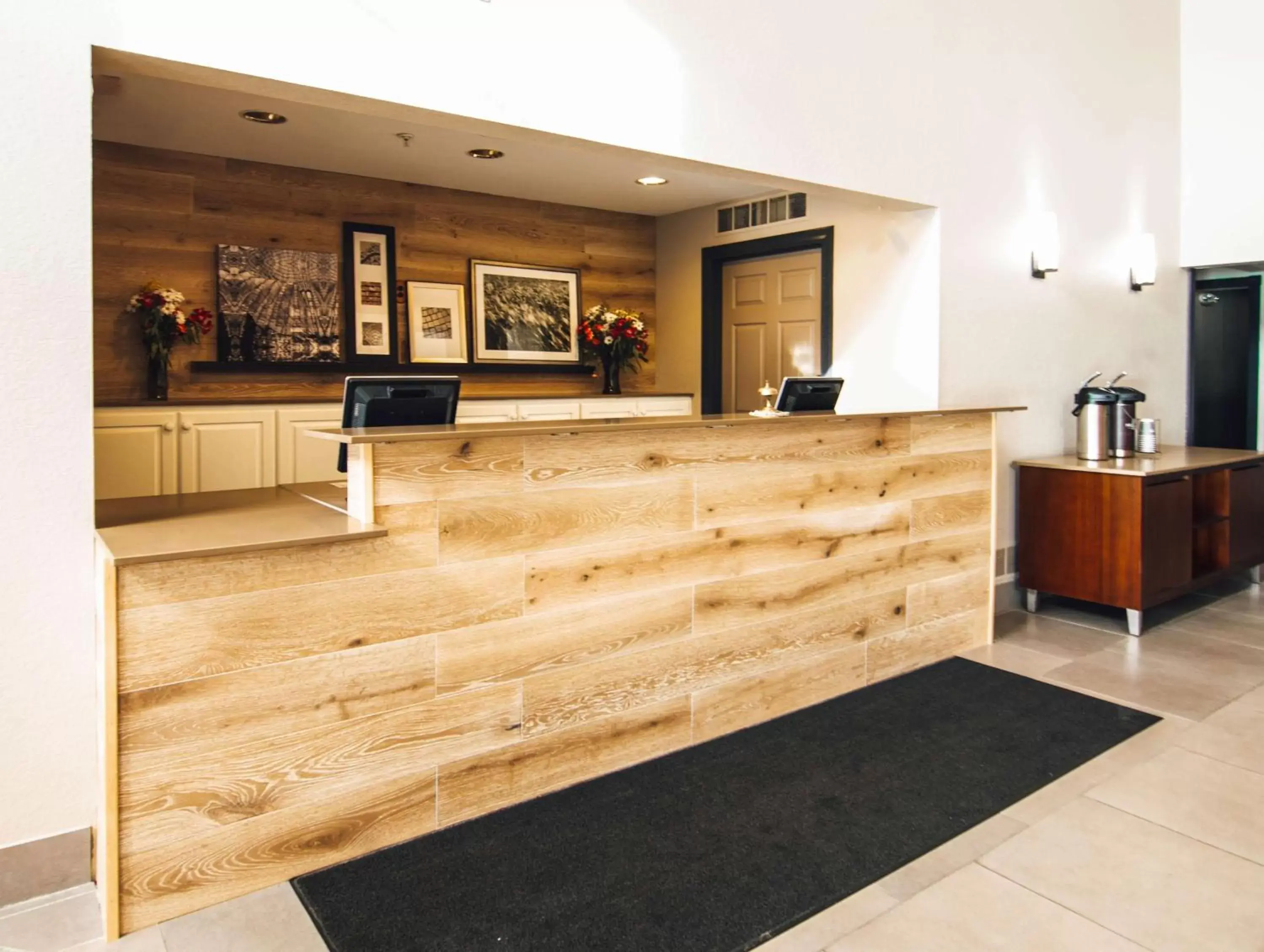 Lobby or reception, Lobby/Reception in Country Inn & Suites by Radisson, Stockton, IL