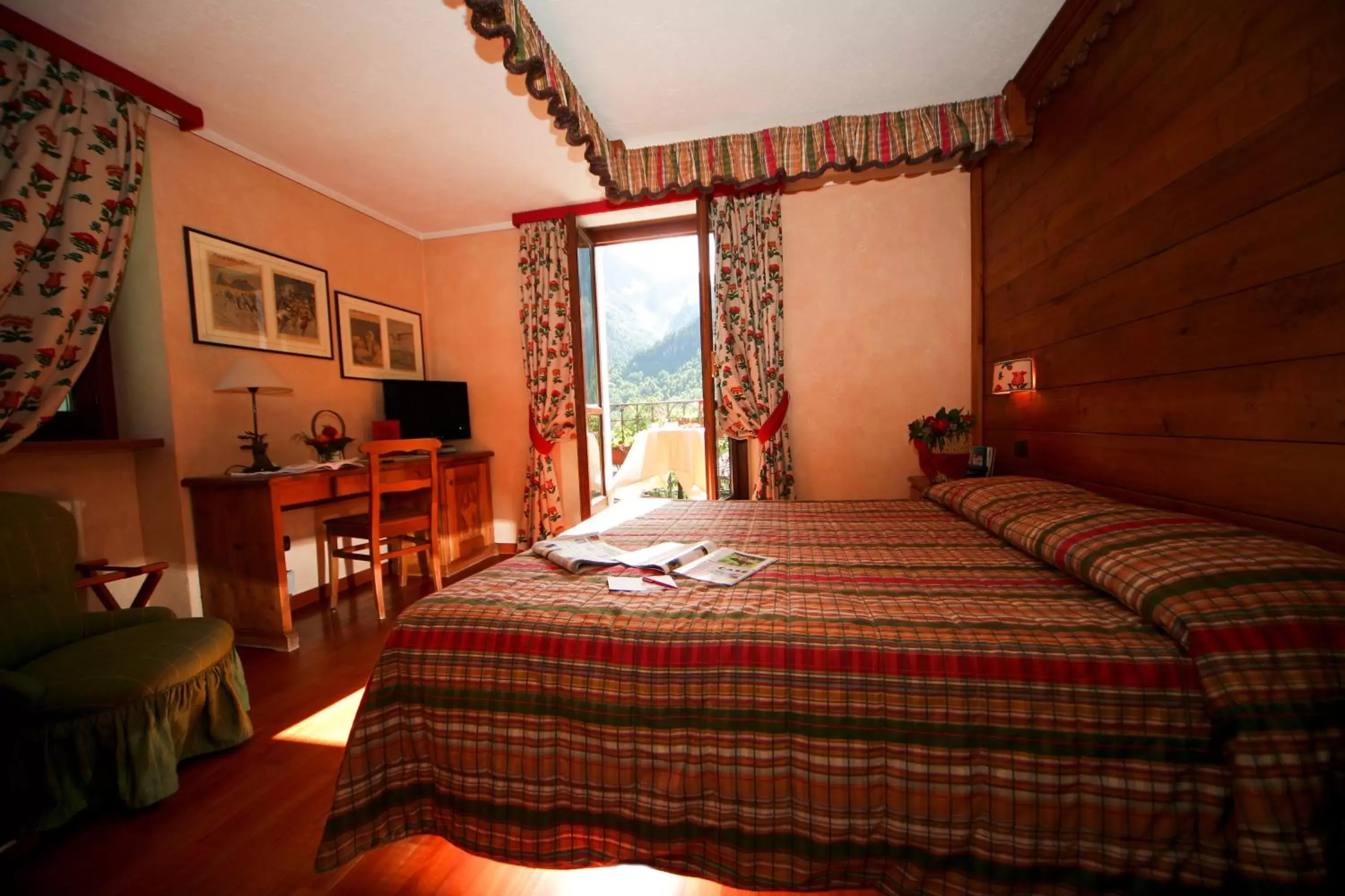 Photo of the whole room, Bed in Villa Novecento Romantic Hotel - Estella Hotel Collection