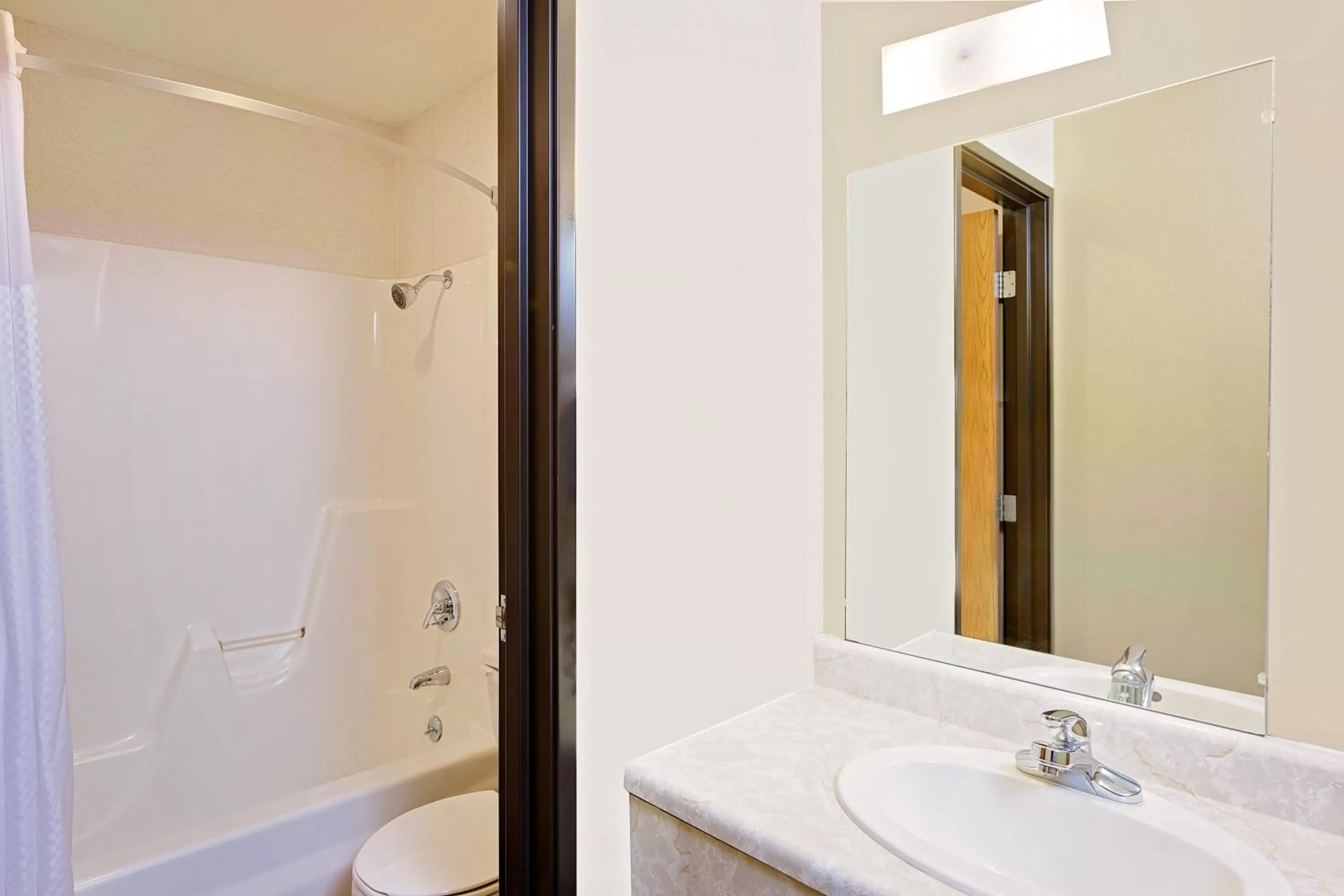 Shower in Americas Best Value Inn Onawa