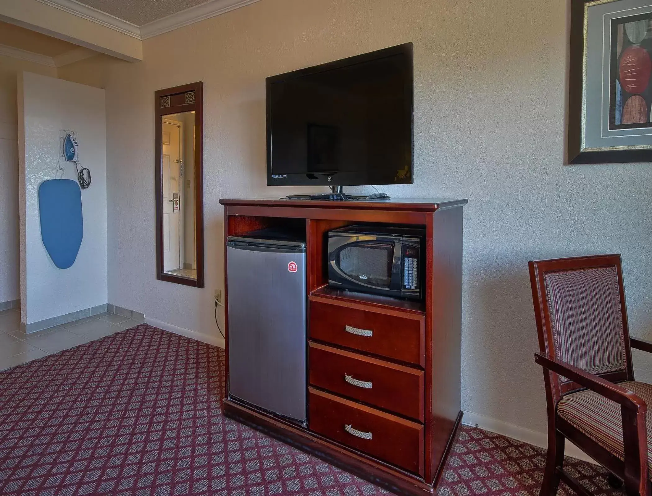 TV and multimedia, TV/Entertainment Center in Sea Breeze Inn - San Simeon