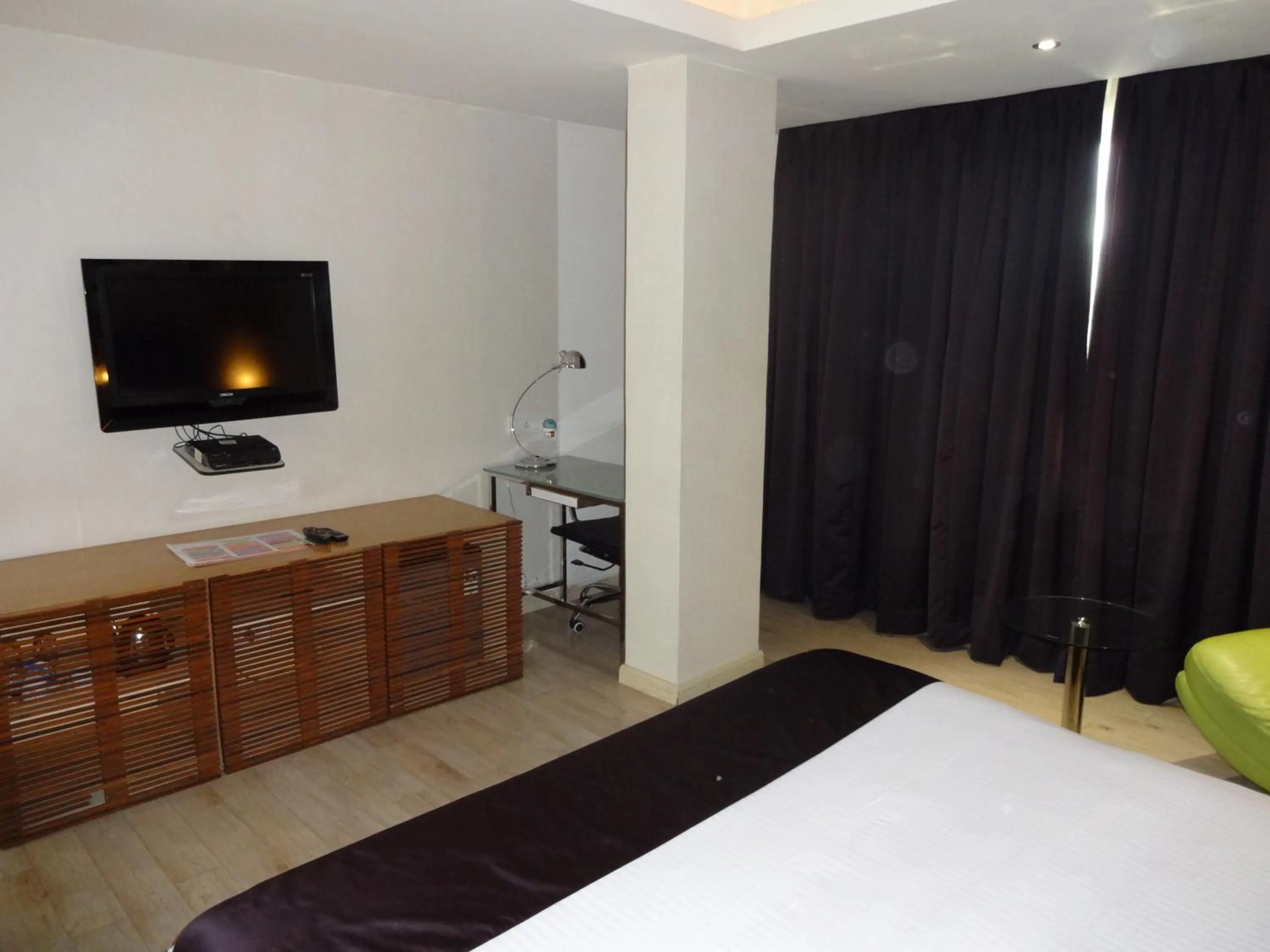 Bedroom, Bed in The Purple Leaf Hotels