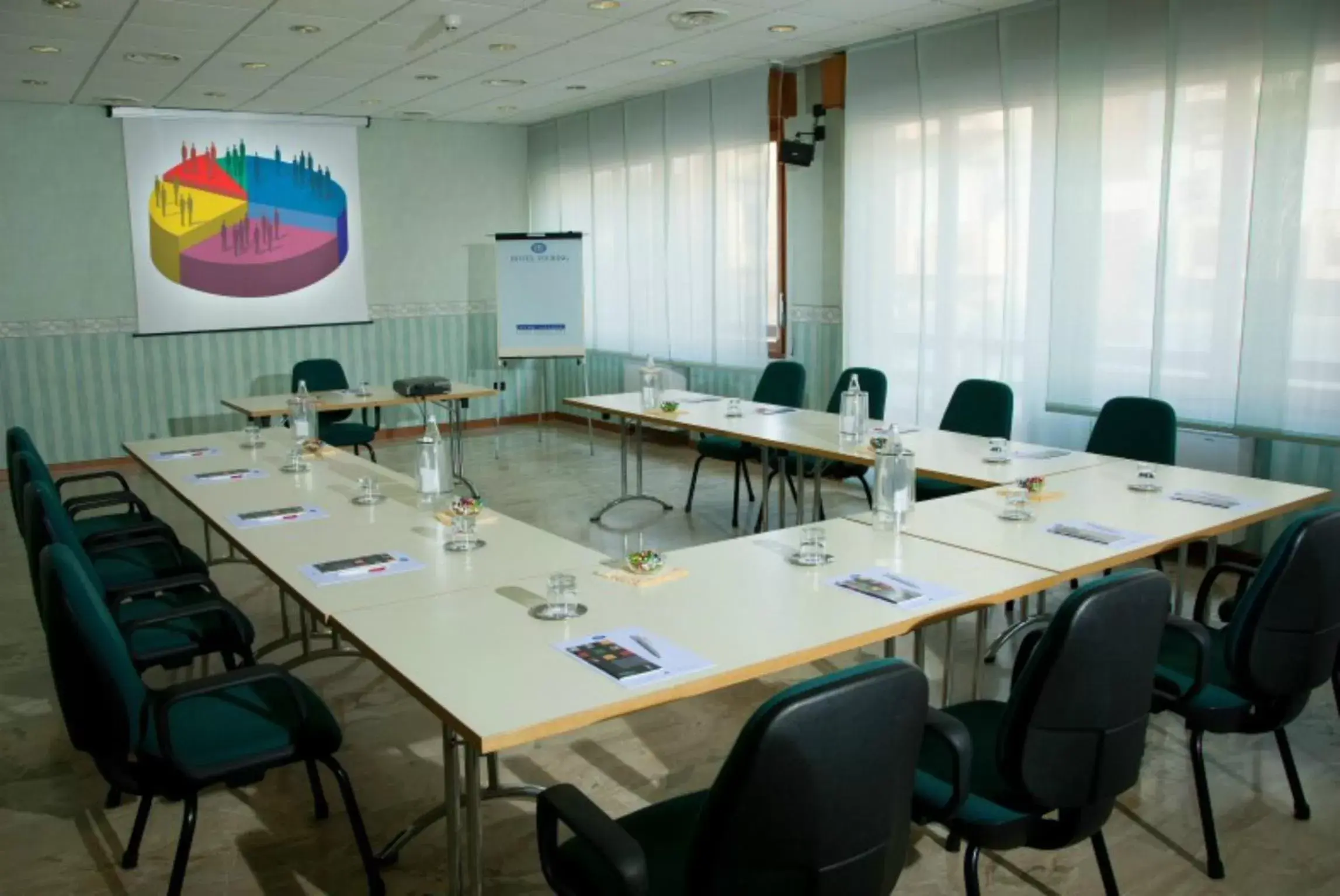 Business facilities in Hotel Touring