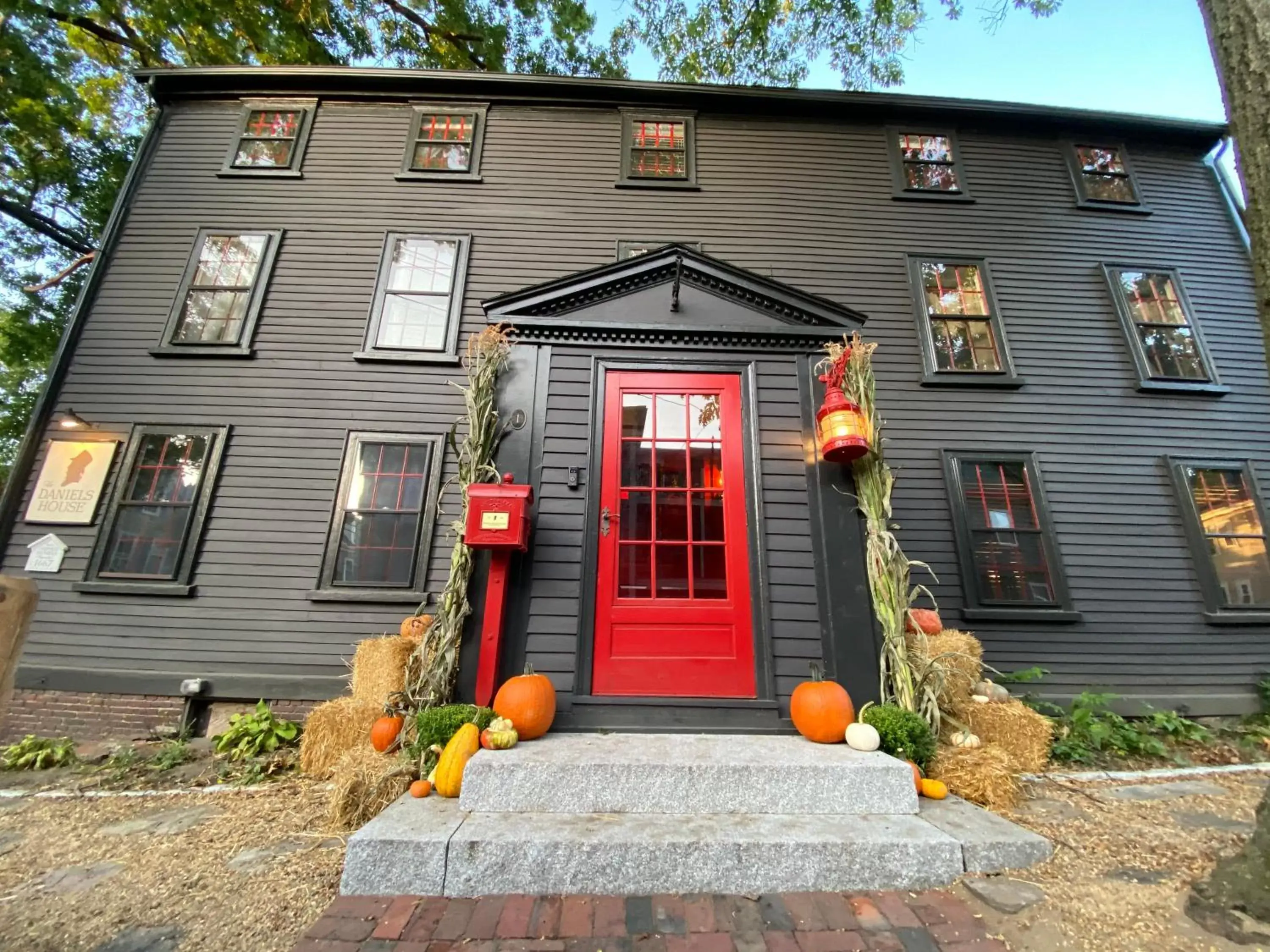 Autumn, Property Building in Daniels House Inn