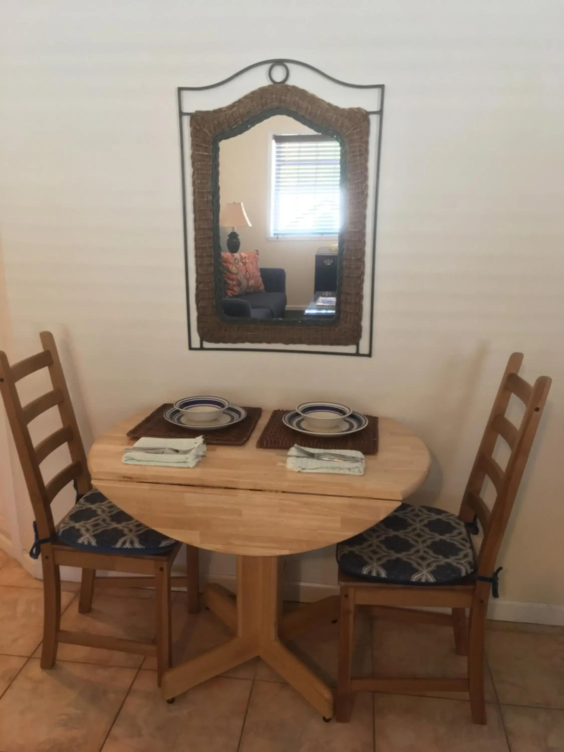 Dining Area in Whitman Motor Lodge