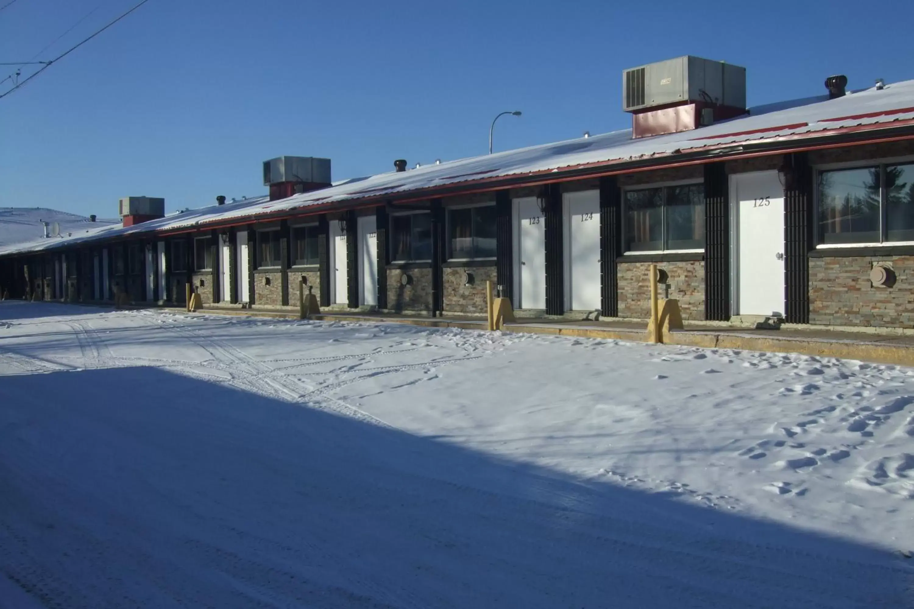 Property building, Winter in Trailside Inn