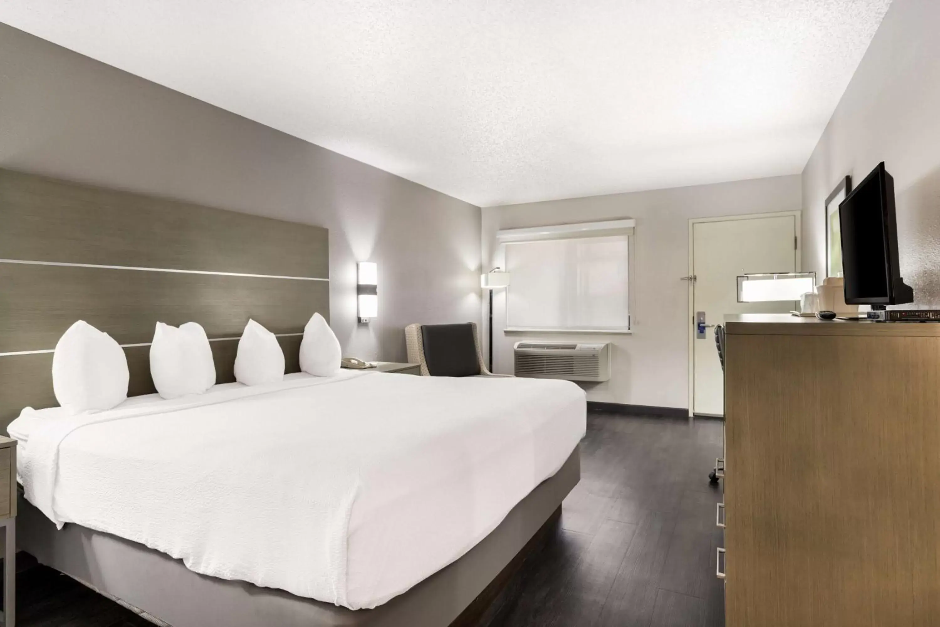 Bedroom, Bed in SureStay Hotel by Best Western Grants