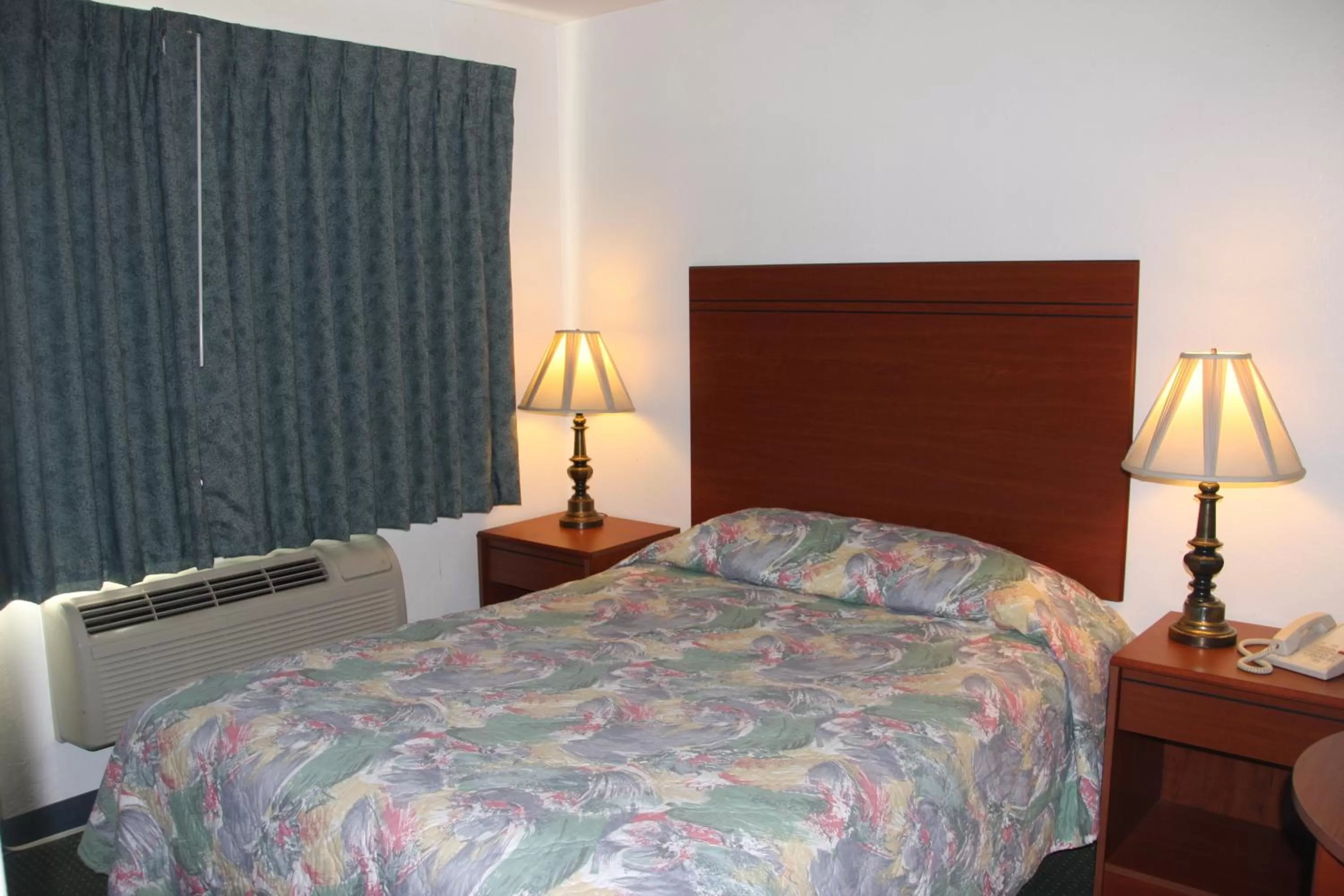 Bed in Redwood Inn