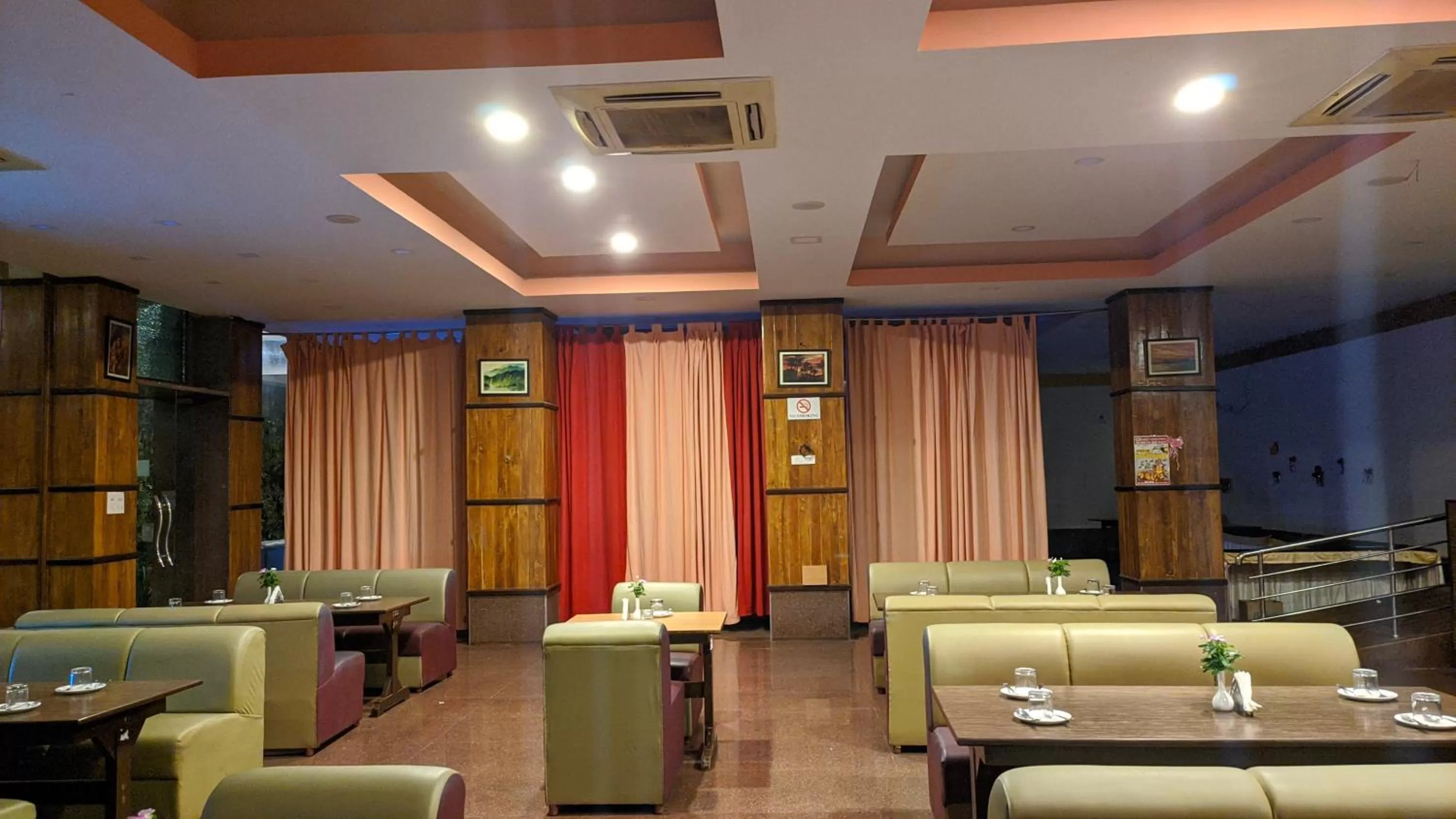 Restaurant/places to eat in Kanthi Resorts Badami