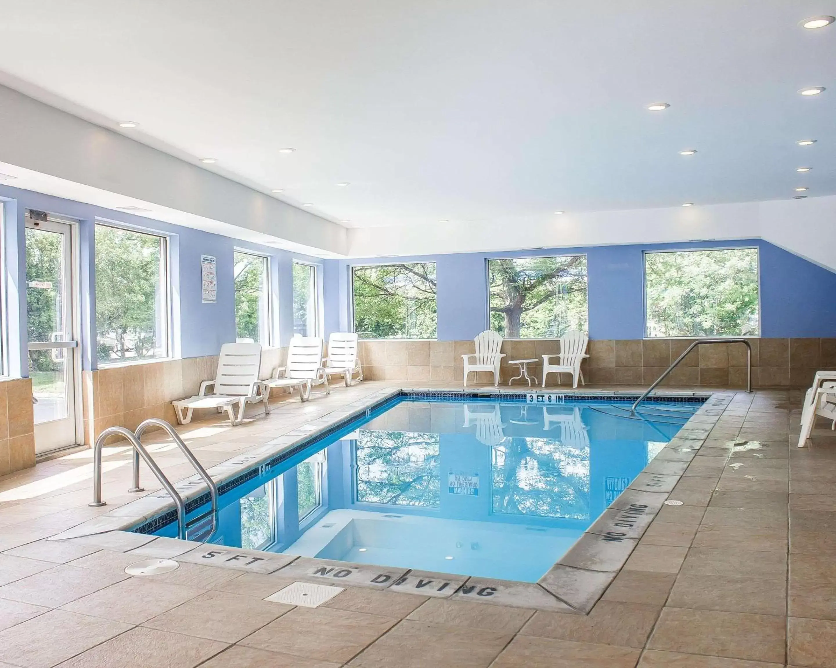 On site, Swimming Pool in Comfort Inn Wethersfield - Hartford