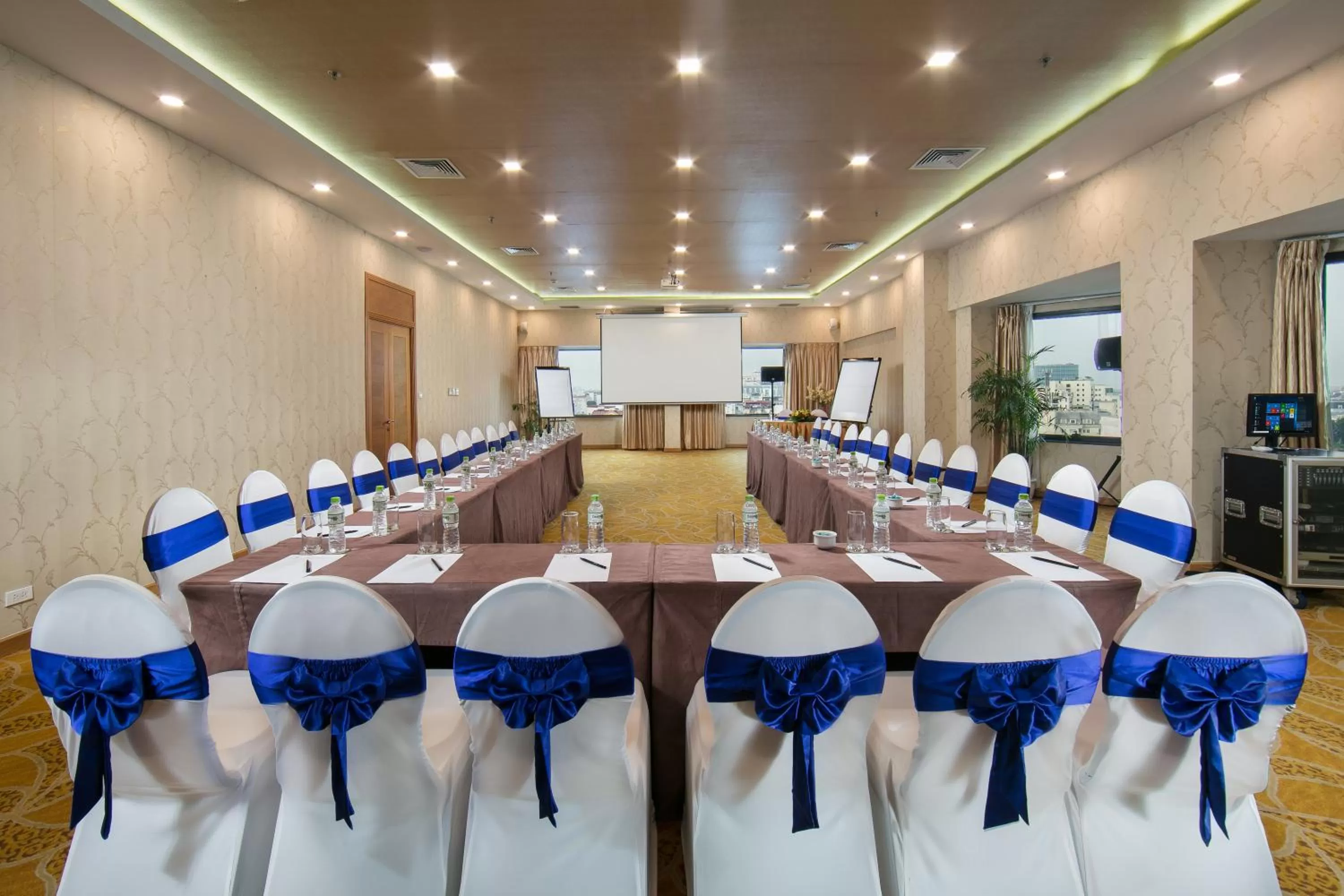 Photo of the whole room in La Casa Hanoi Hotel