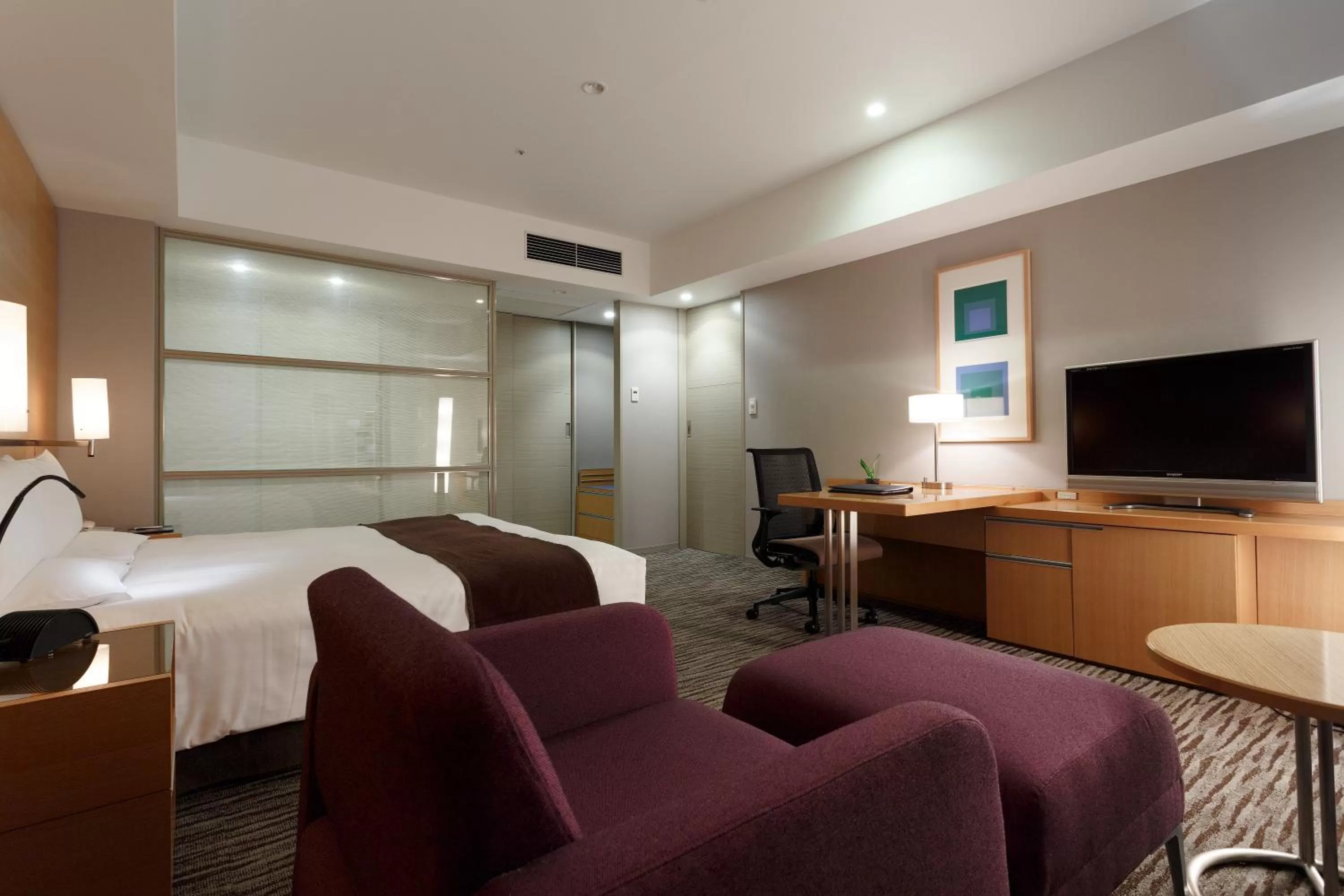 Photo of the whole room, Bed in Haneda Excel Hotel Tokyu Haneda Airport Terminal 2