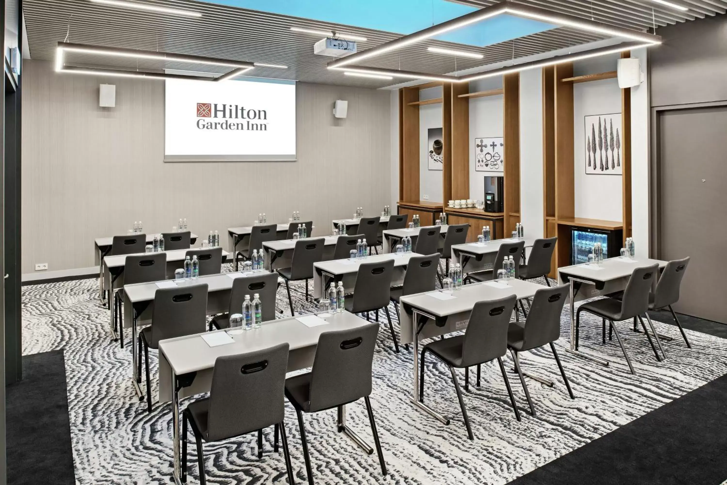 Meeting/conference room, Restaurant/Places to Eat in Hilton Garden Inn Vilnius City Centre