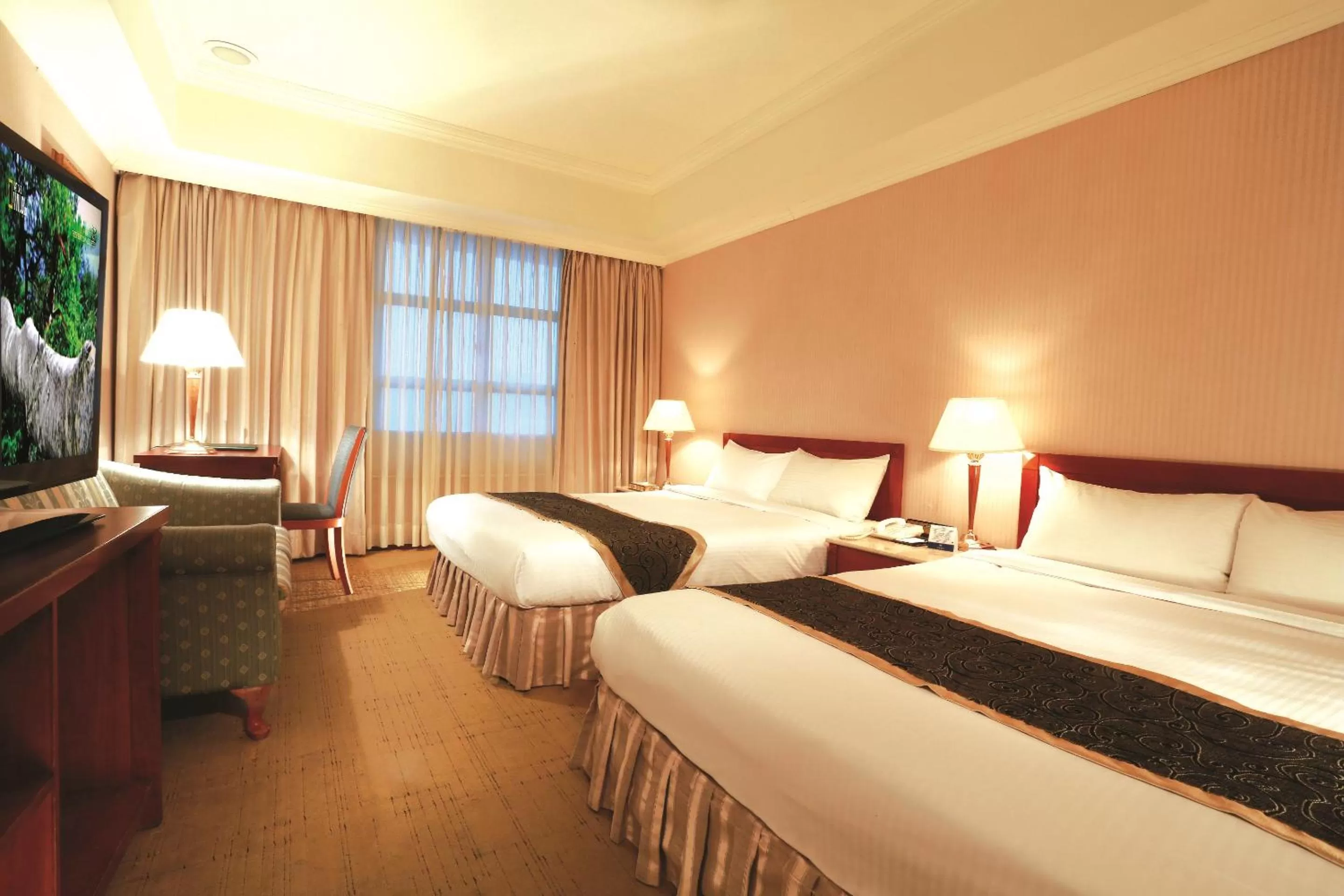 Photo of the whole room, Bed in Grand Boss Hotel