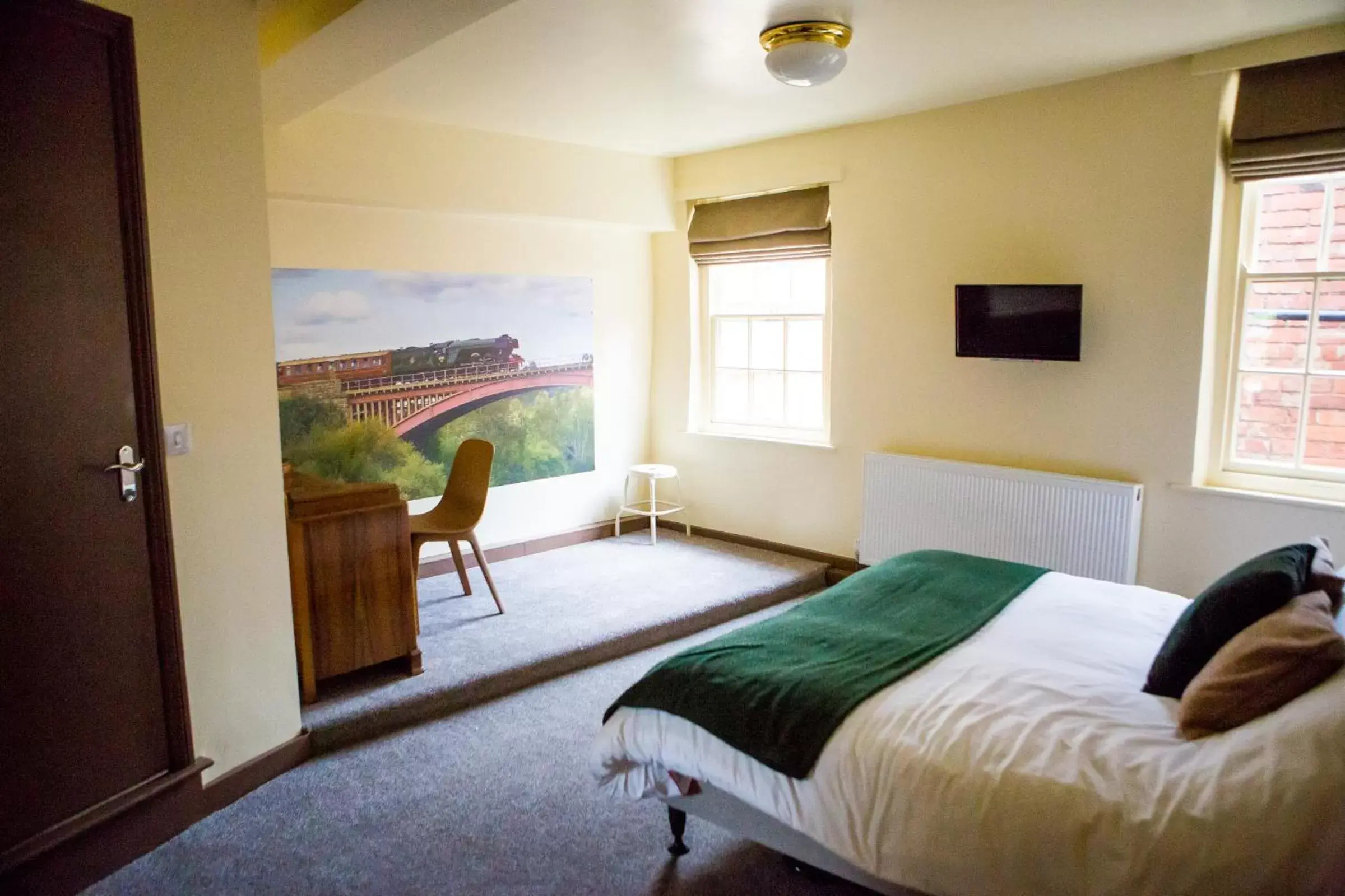 Bedroom, Bed in The Golden Lion Inn