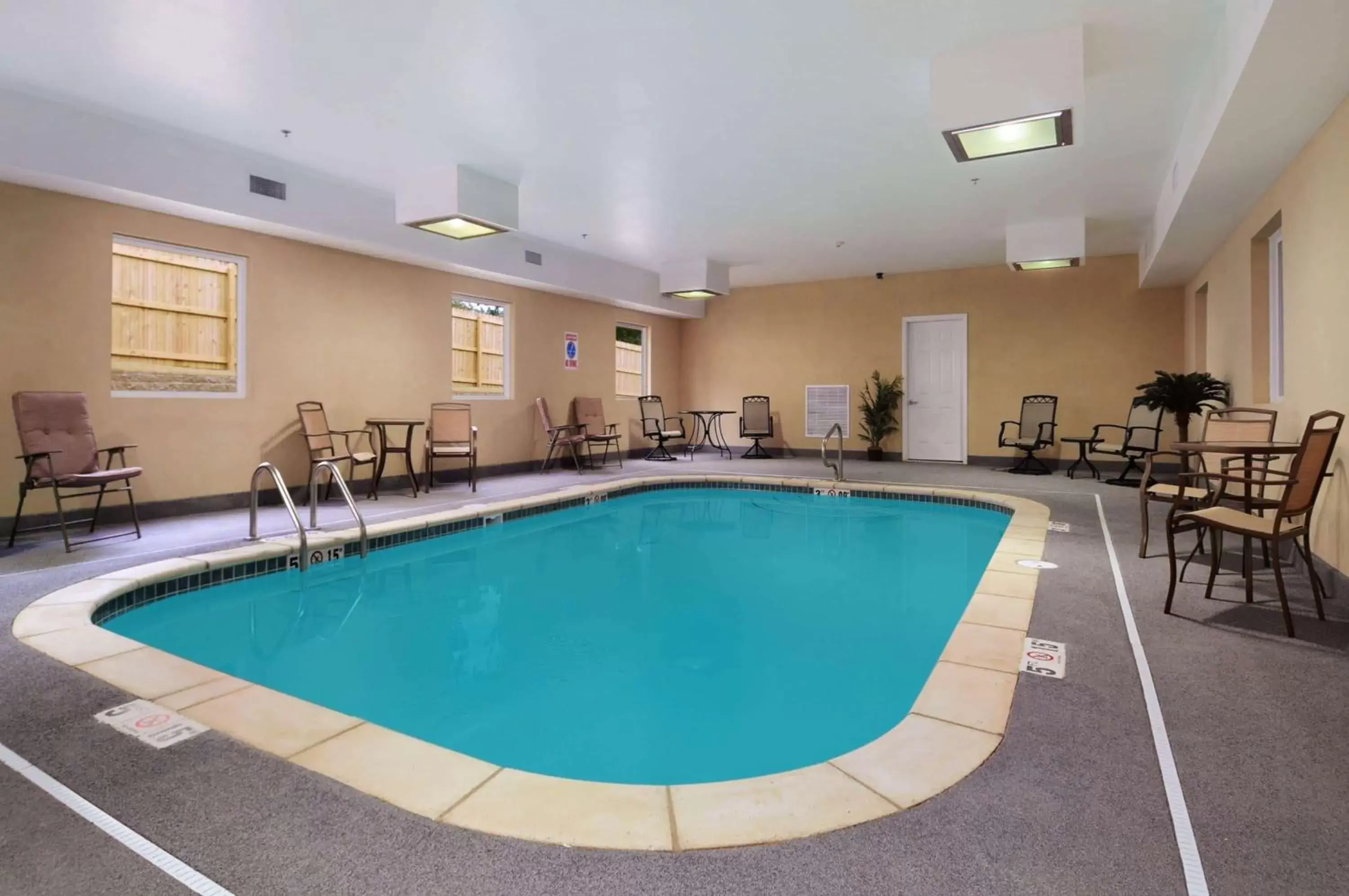 Activities, Swimming Pool in Days Inn & Suites by Wyndham Cabot
