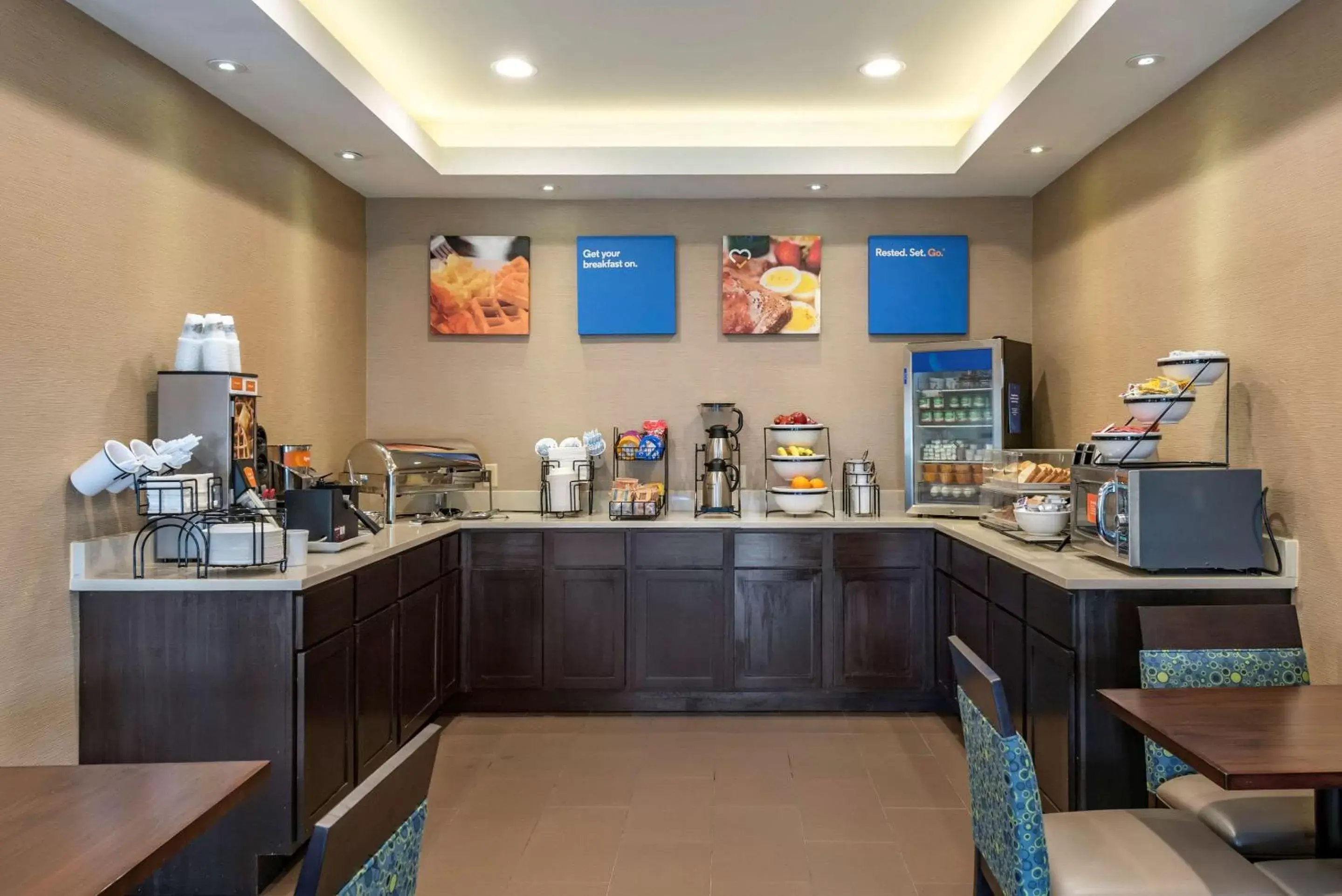 Restaurant/Places to Eat in Comfort Inn Madison