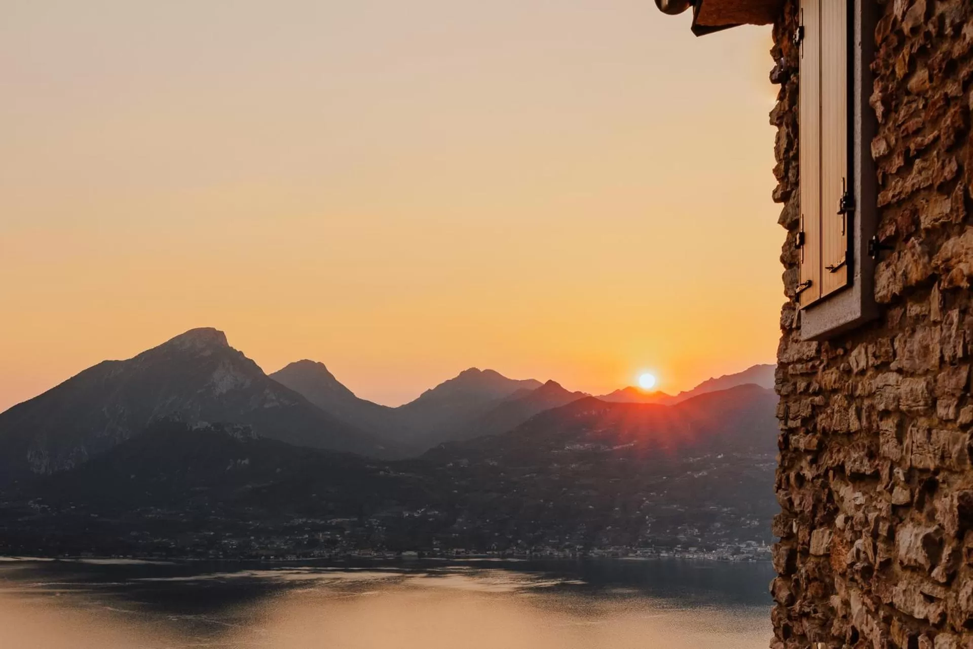 Property building, Sunrise/Sunset in FAVAI HILLS your secret hideaway