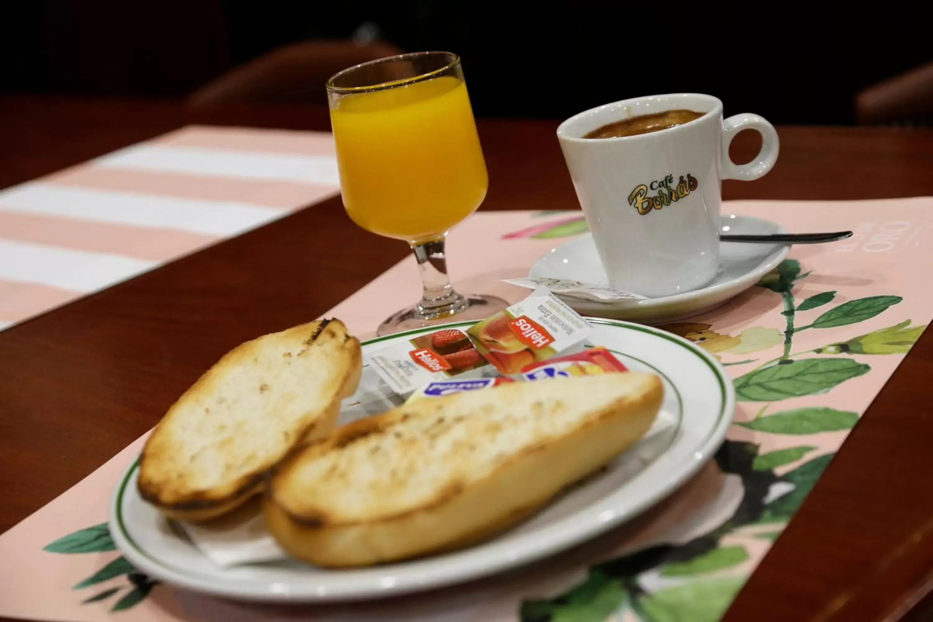 Breakfast in Basic Hotel Puerta de Sevilla