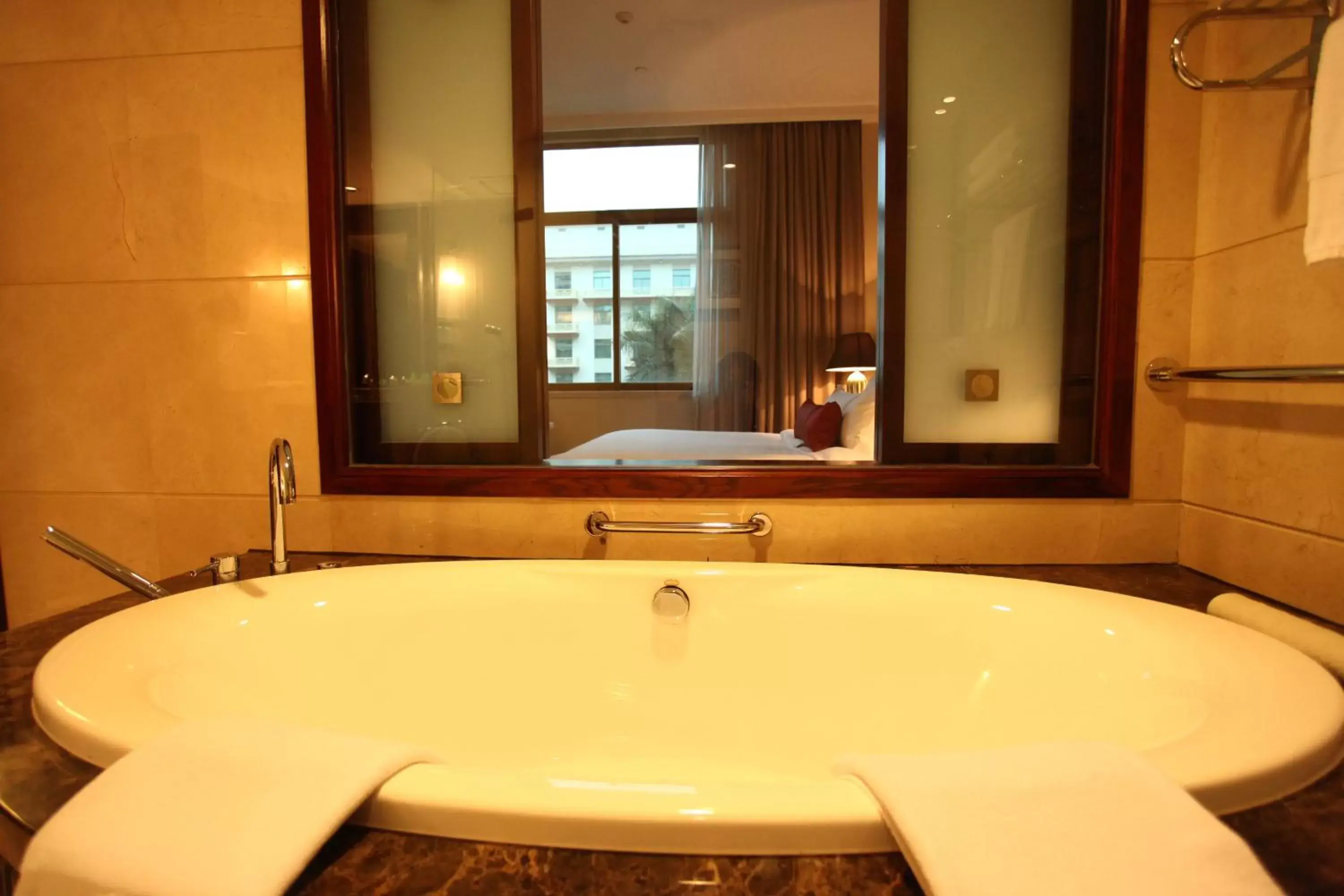 Bathroom in Dong Fang Hotel Guangzhou, Canton Fair Free Shuttle Bus, Canton Fair Buyer Official Registration