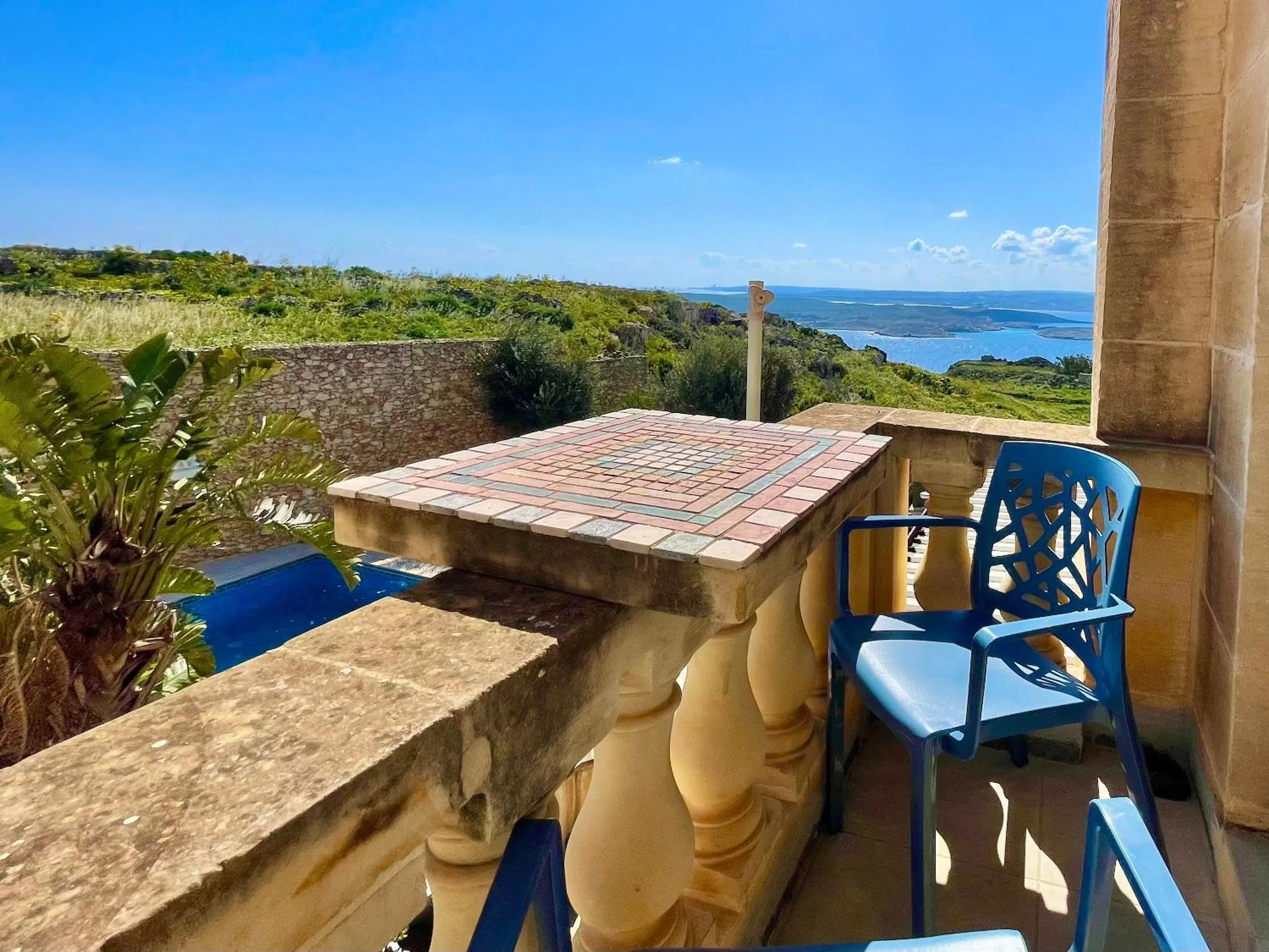 Balcony/Terrace, Pool View in Ferrieha B&B