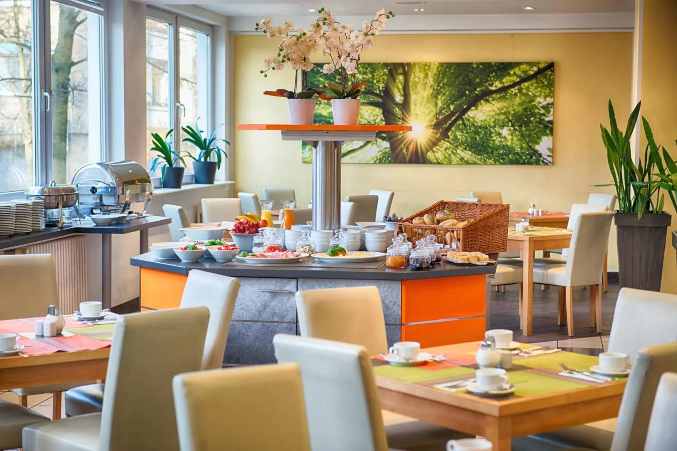 Buffet breakfast, Restaurant/Places to Eat in enjoy hotel Berlin City Messe