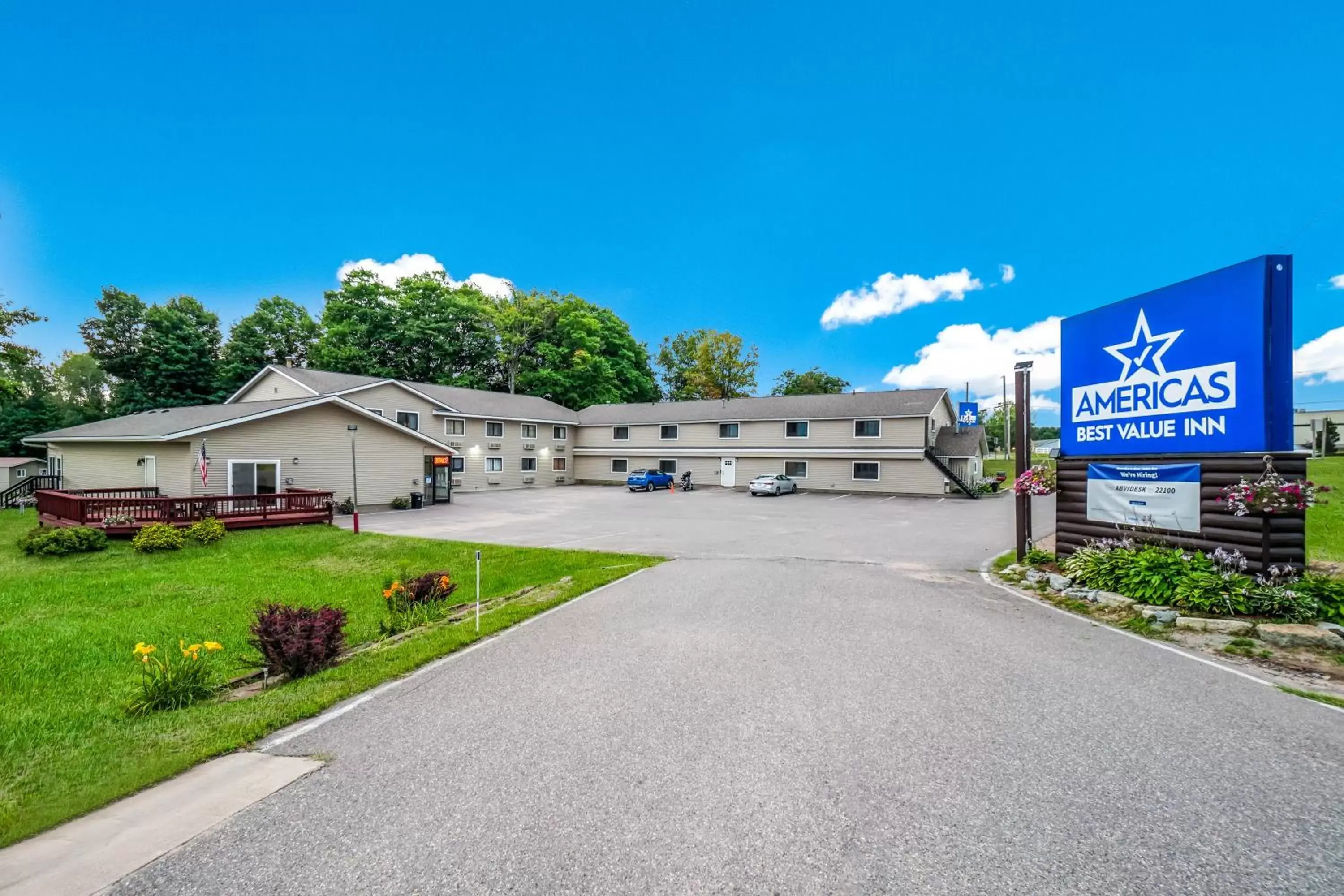 Property Building in Americas Best Value Inn Marquette