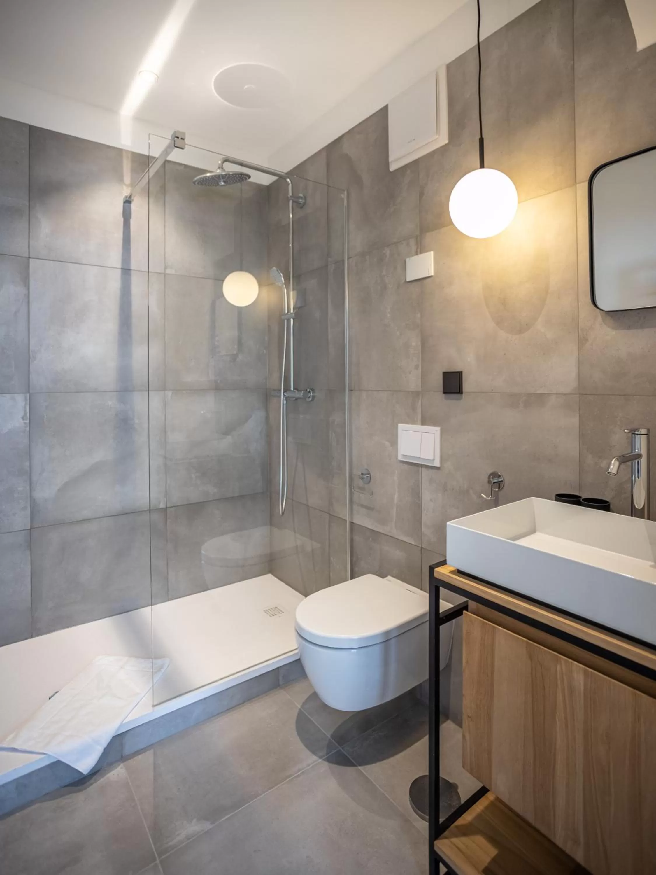 Shower in Limehome Erfurt Schmidtstedter Straße