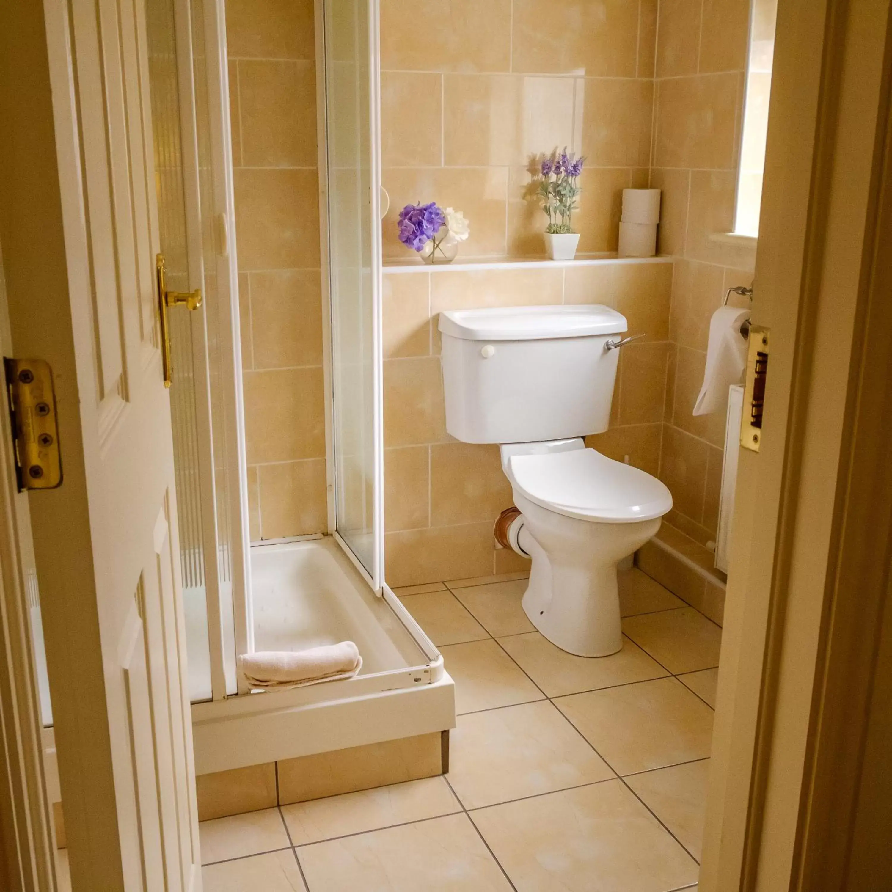 Bathroom in Jacob's Well Hotel