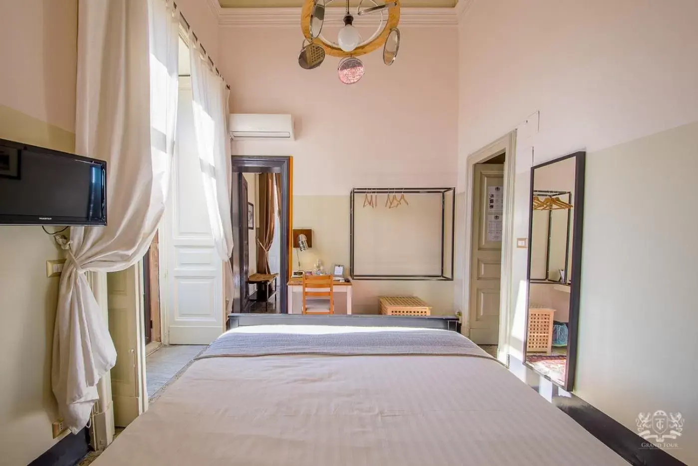 Photo of the whole room, Bed in Grand Tour Design Guest House Catania