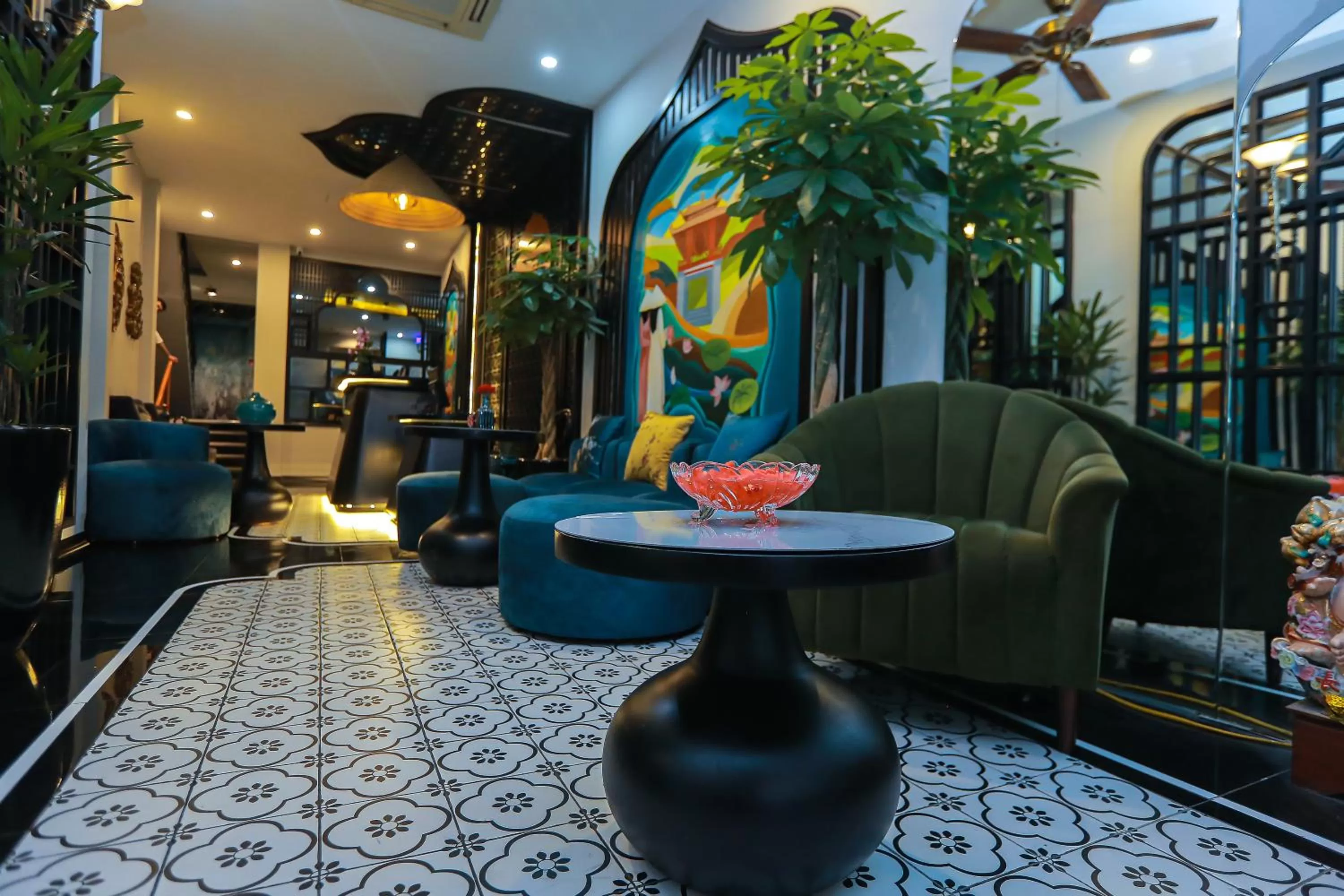 Seating area in Hanoi Center Silk Hotel & Travel