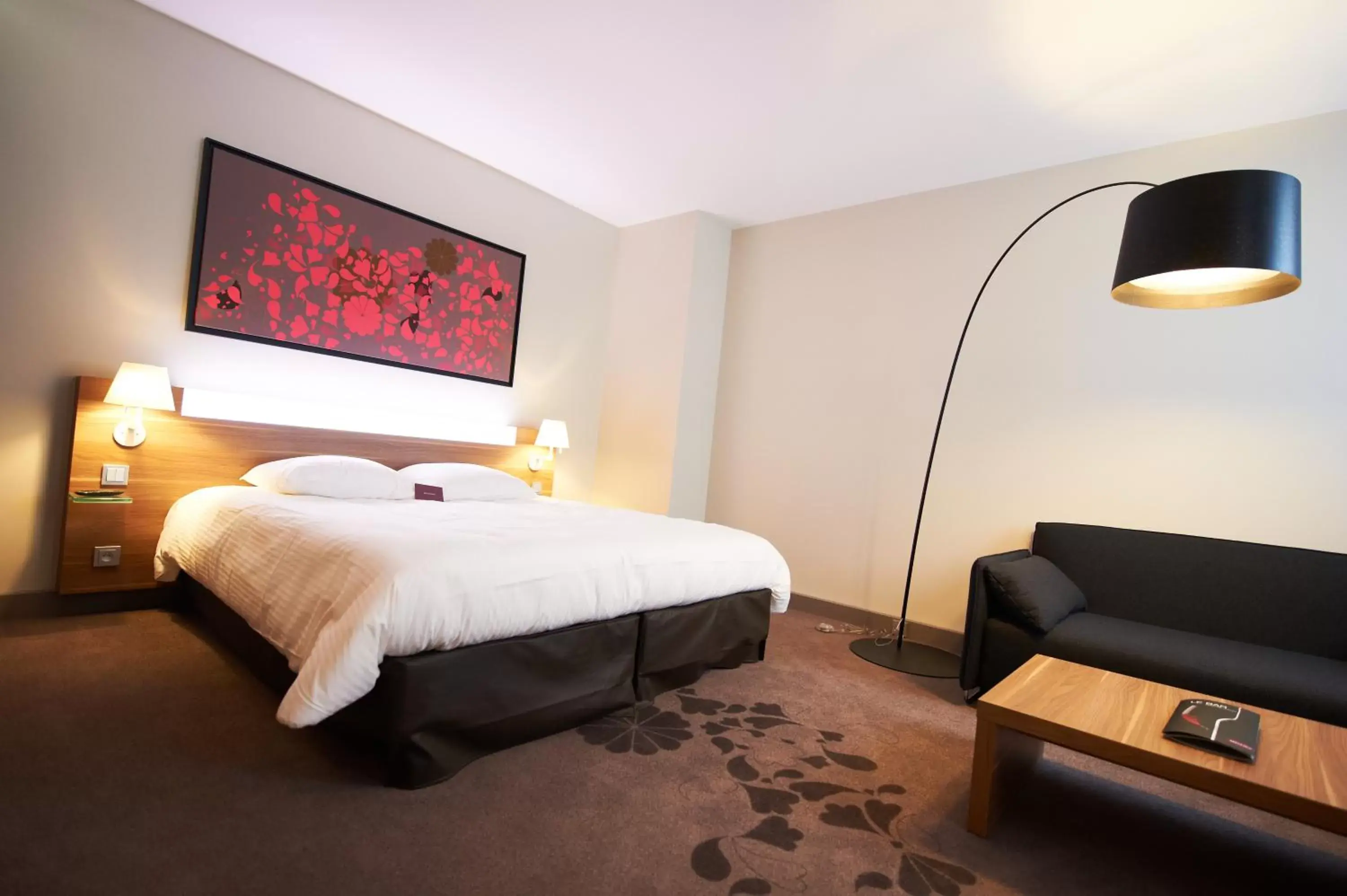 Photo of the whole room, Bed in Mercure Cholet Centre