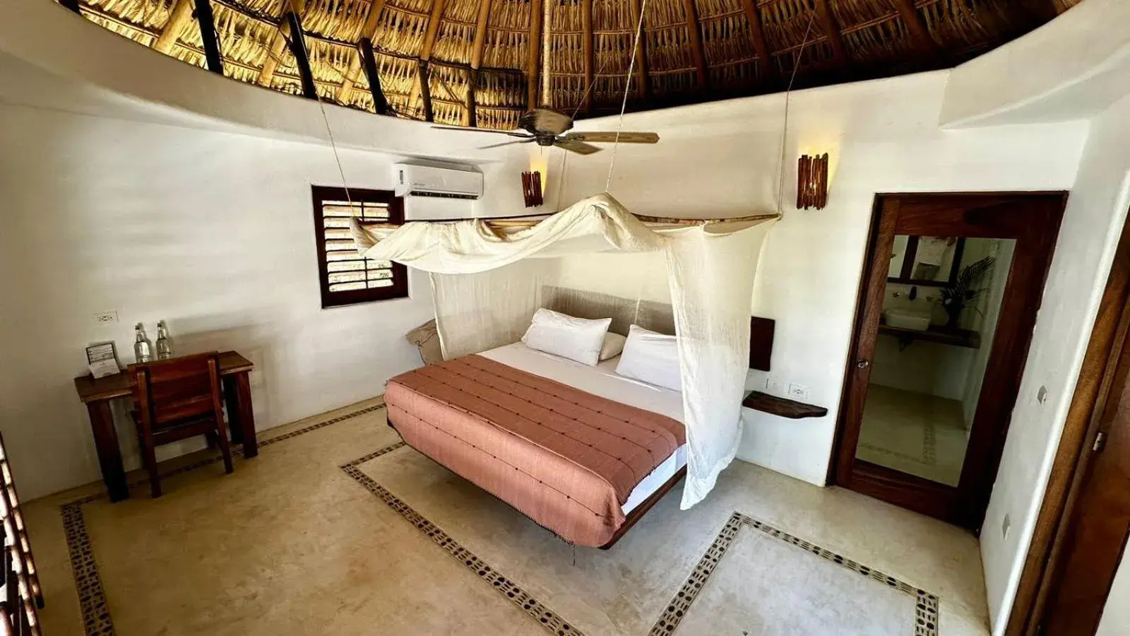 Bed in El Alquimista Yoga Spa