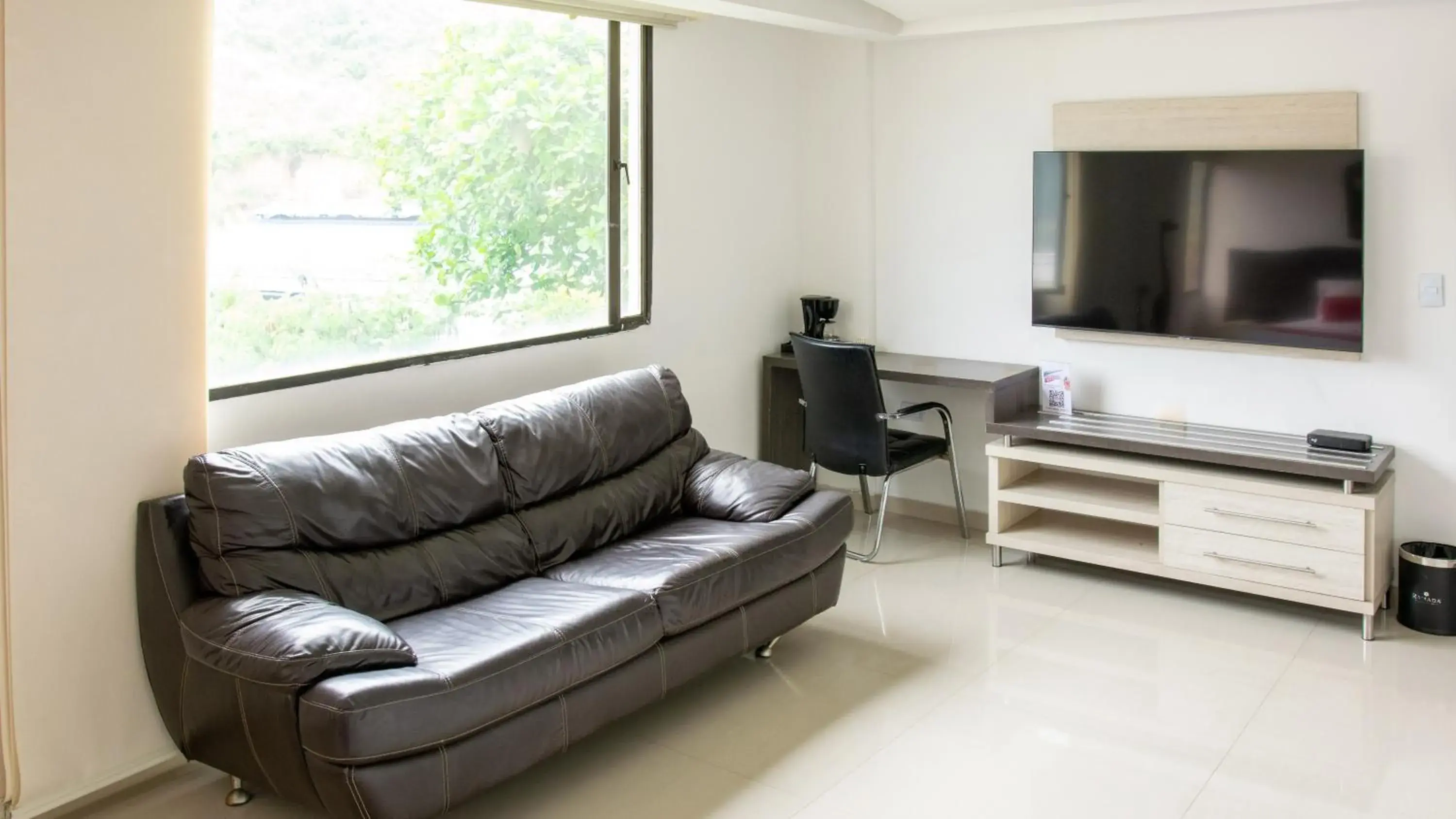 Communal lounge/ TV room, Seating Area in Hotel San Juan Internacional