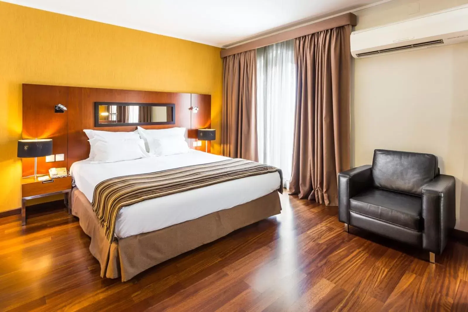 Bed in Legendary Lisboa Suites
