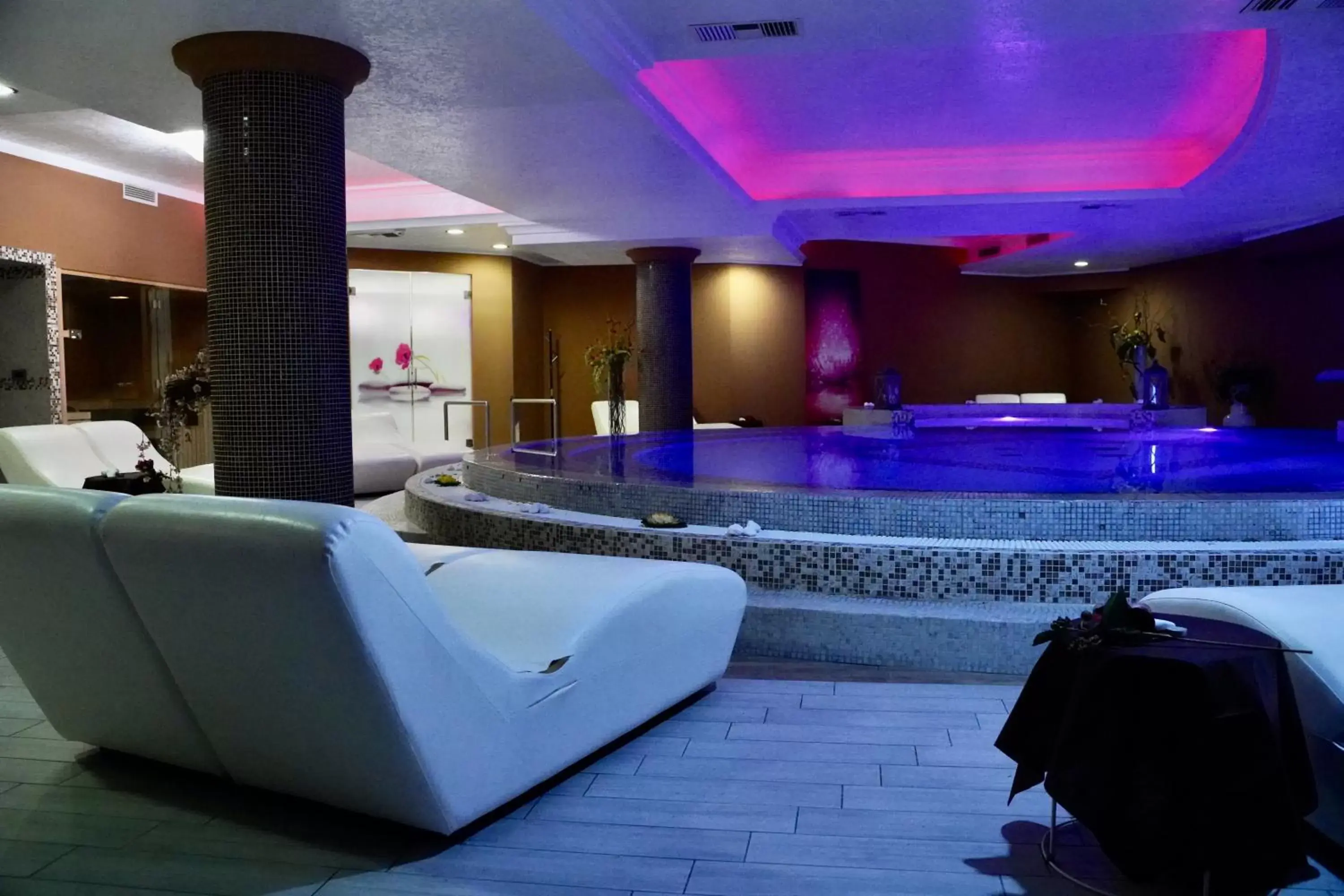 Sauna, Swimming Pool in Hotel Roscianum Welness SPA