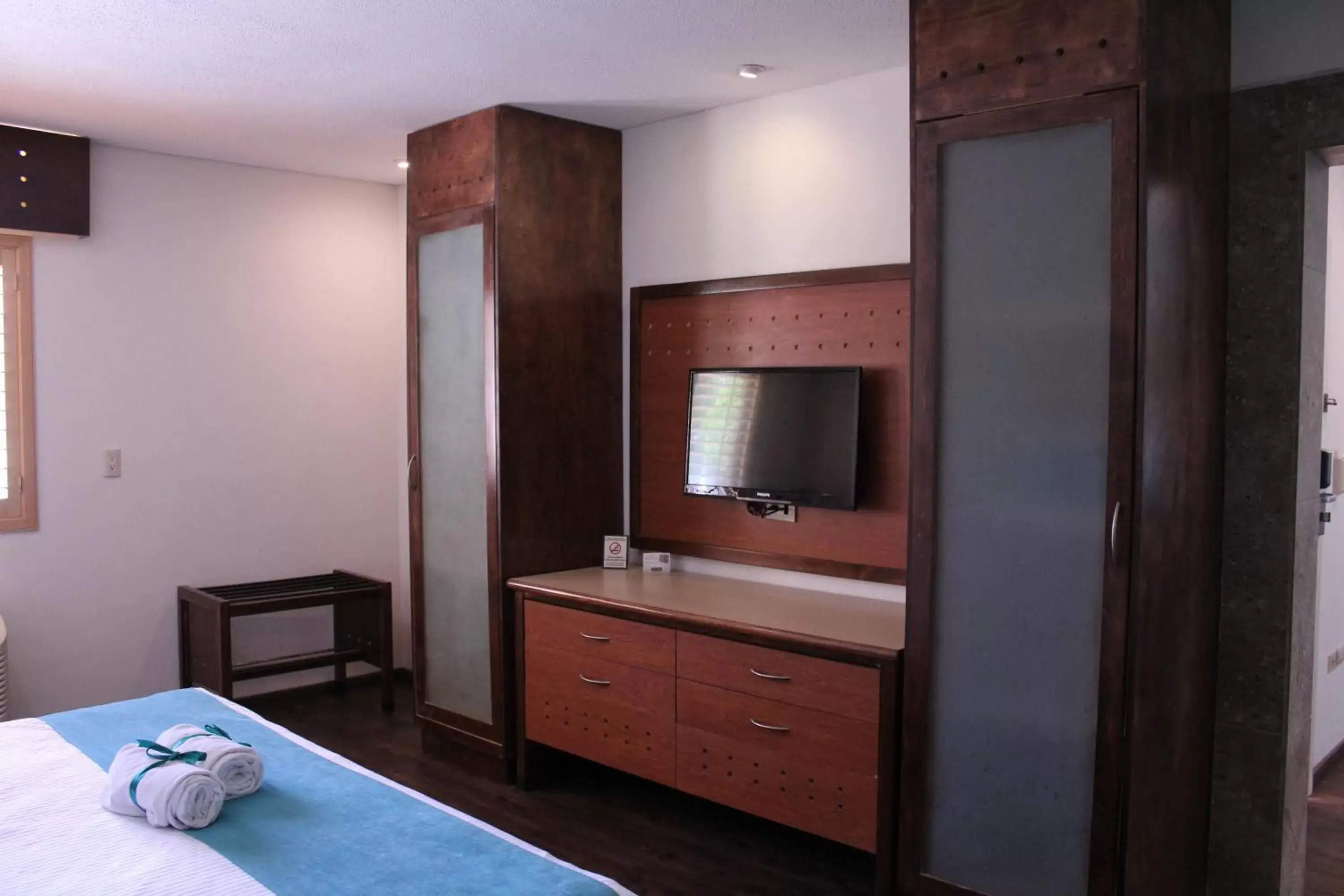 TV and multimedia, TV/Entertainment Center in Hotel Colonial Hermosillo