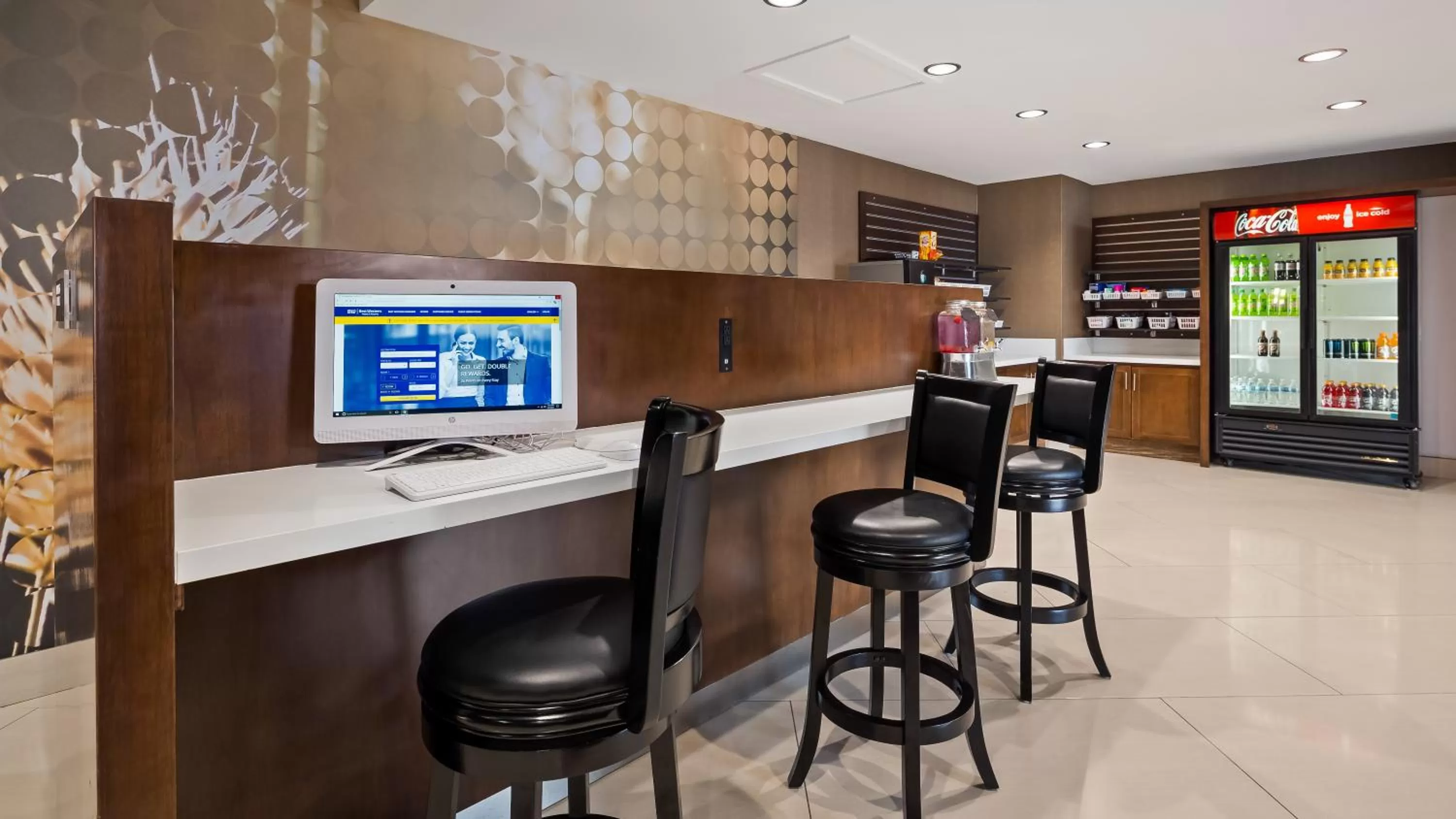 Food and drinks in Holiday Inn Brookfield - Milwaukee by IHG