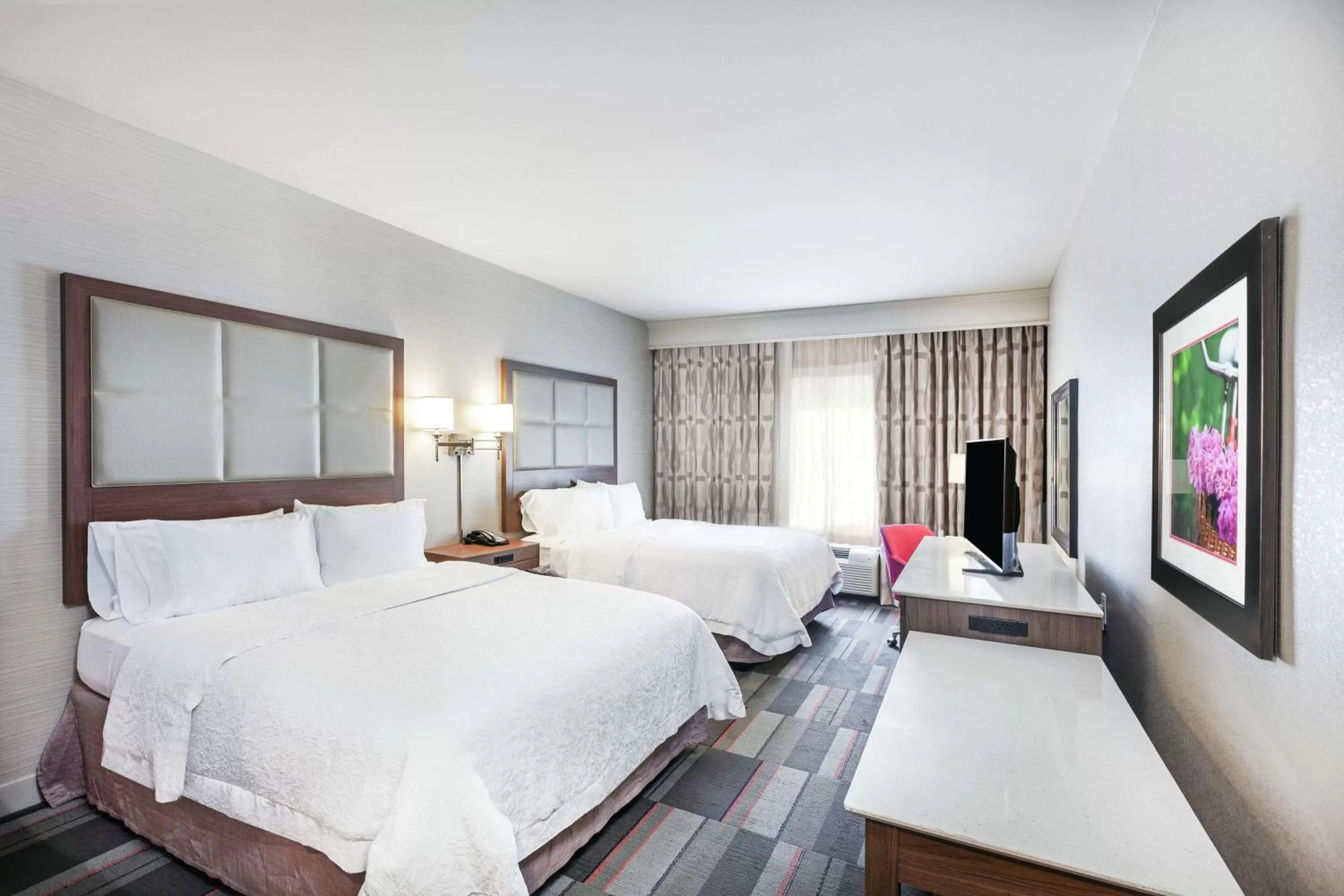 Bedroom, Bed in Hampton Inn North Little Rock McCain Mall, AR