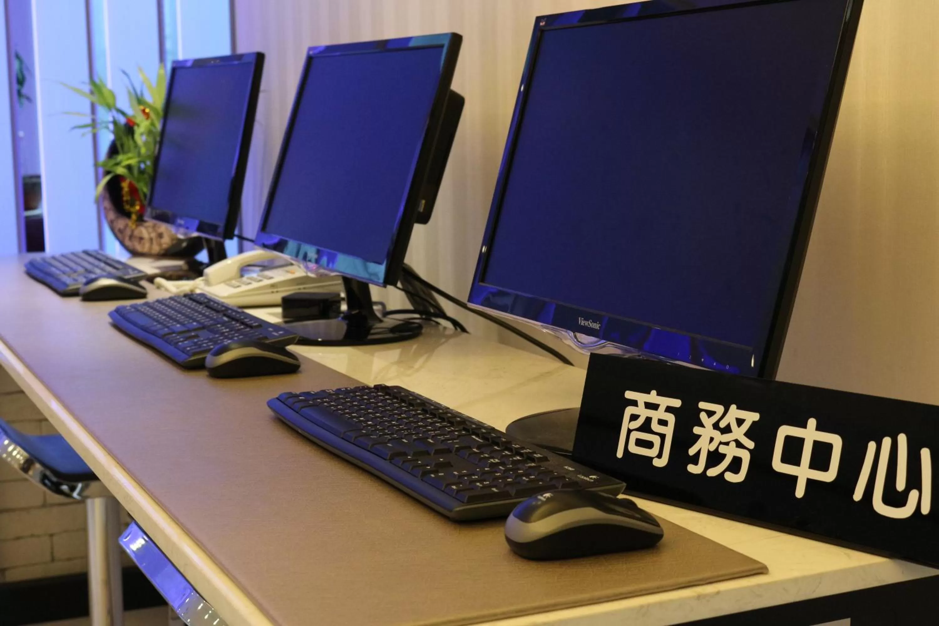 Business facilities in J-HOTEL