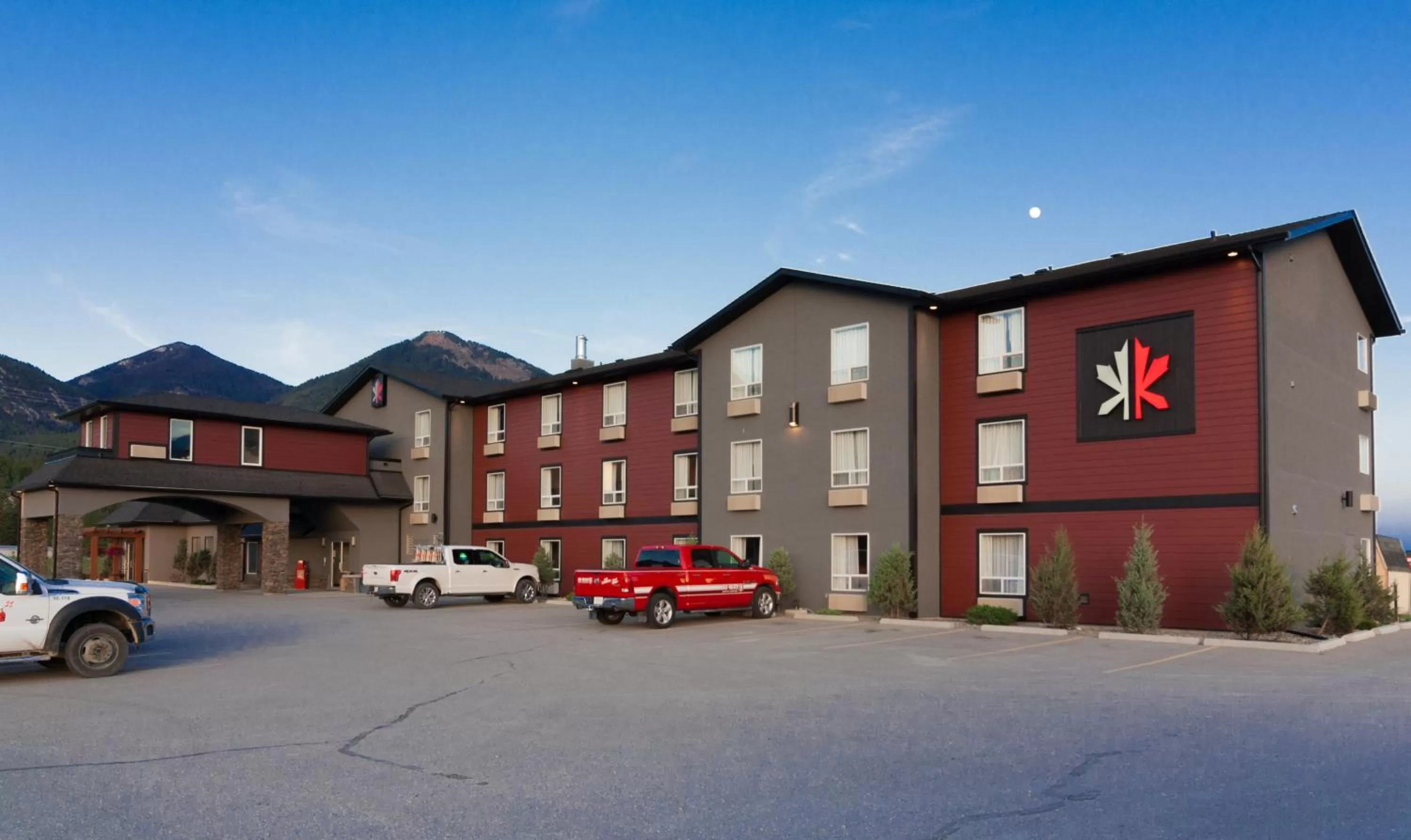 Property building in The Kanata Inns Invermere