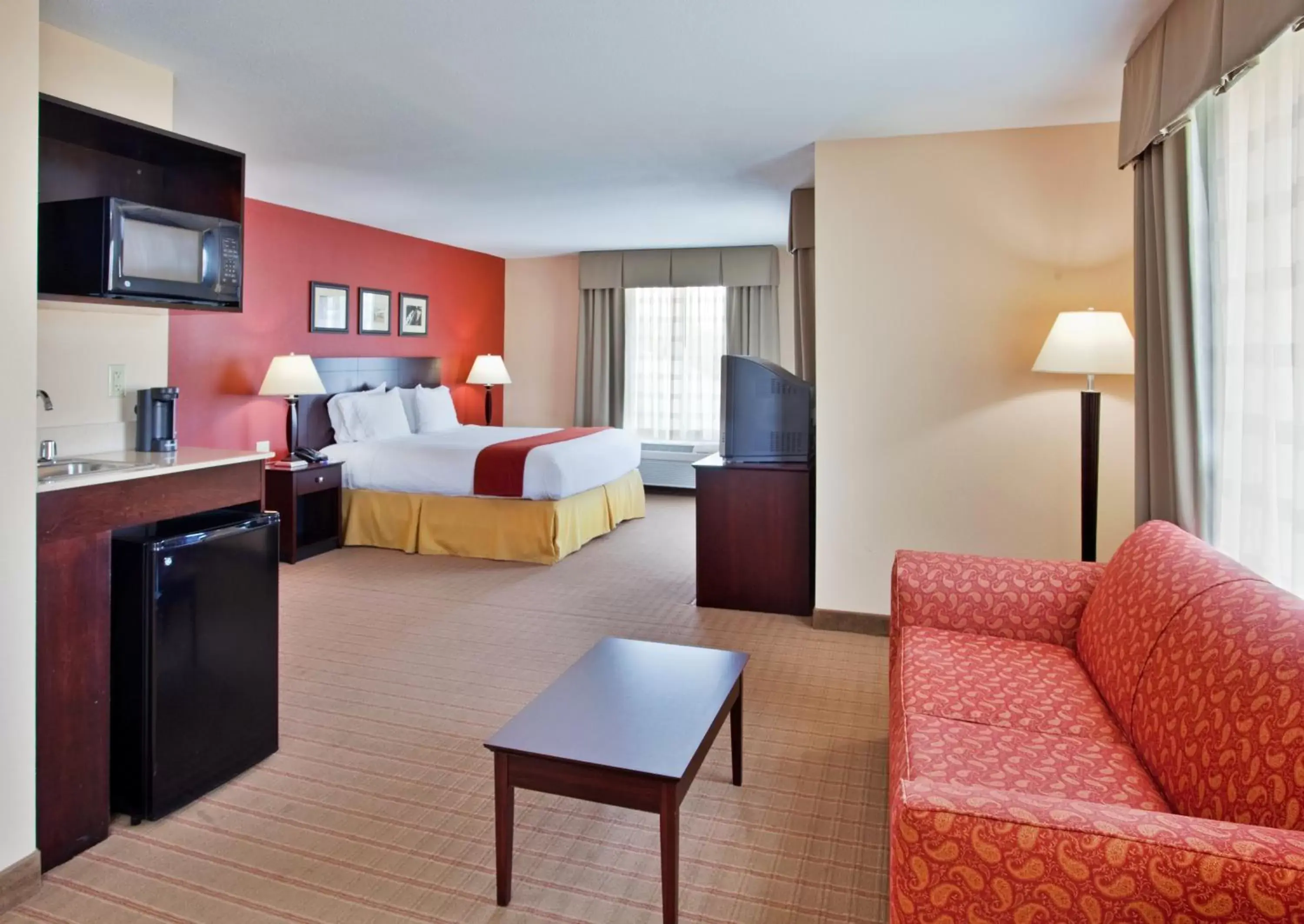 Holiday Inn Express & Suites East Wichita I-35 Andover, an IHG Hotel