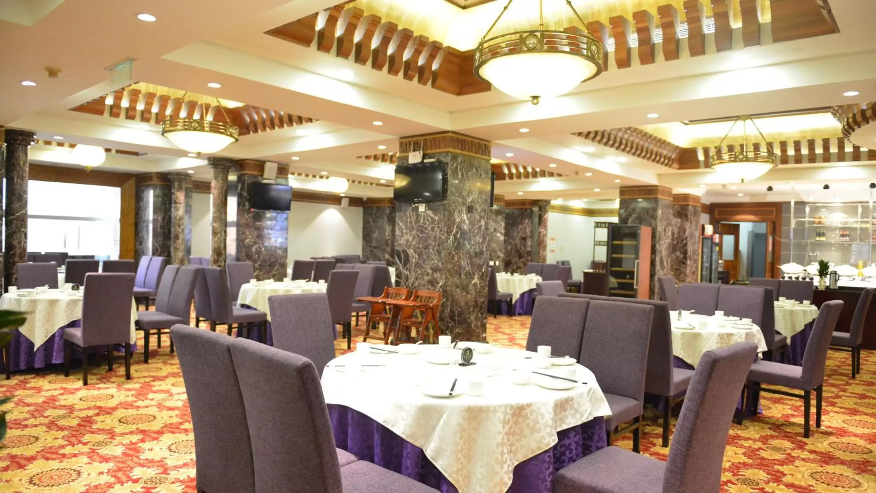 Restaurant/Places to Eat in Crowne Plaza Qingdao, an IHG Hotel