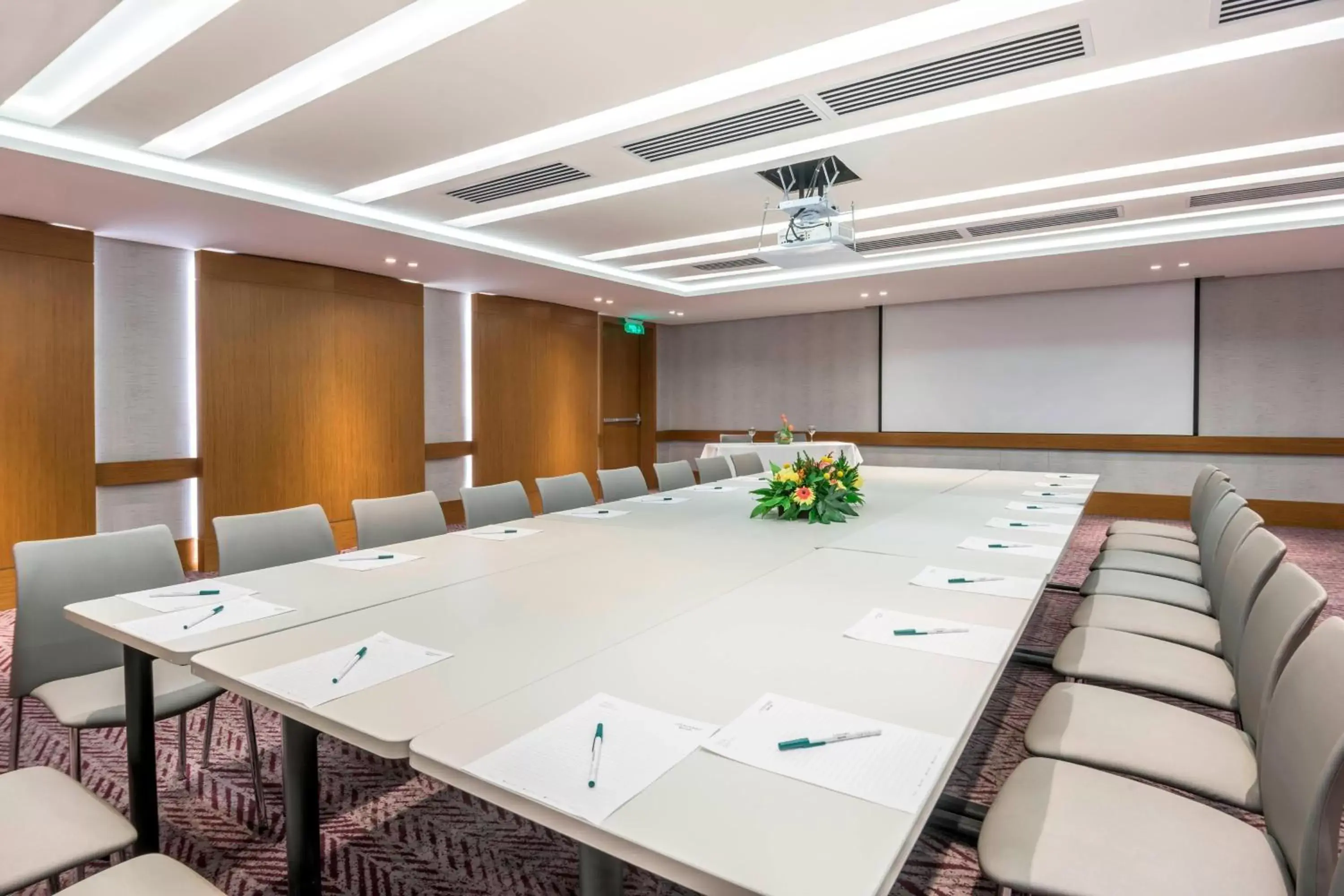 Meeting/conference room in Courtyard by Marriott Bogota Airport