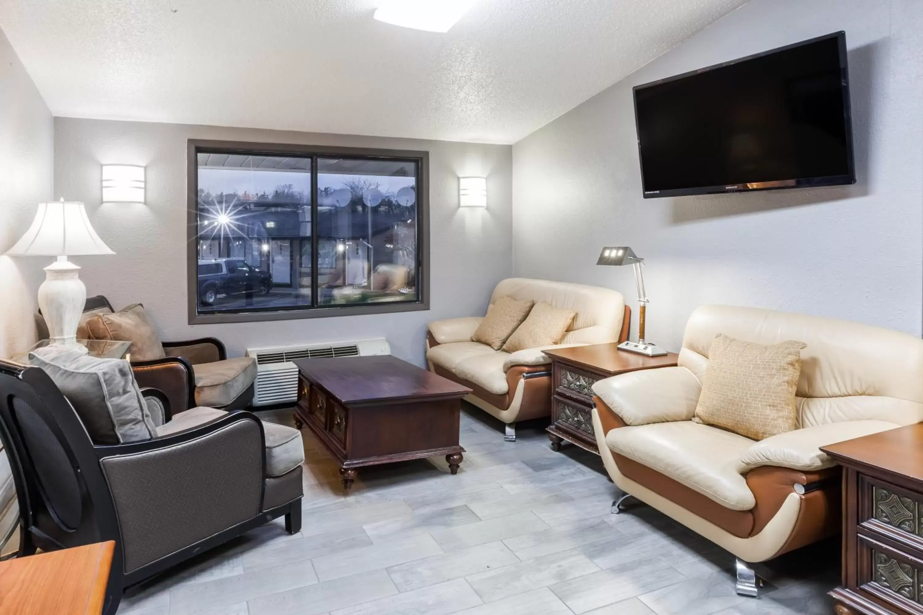 Lobby or reception in Knights Inn Flint Lobby or reception in Knights Inn Flint