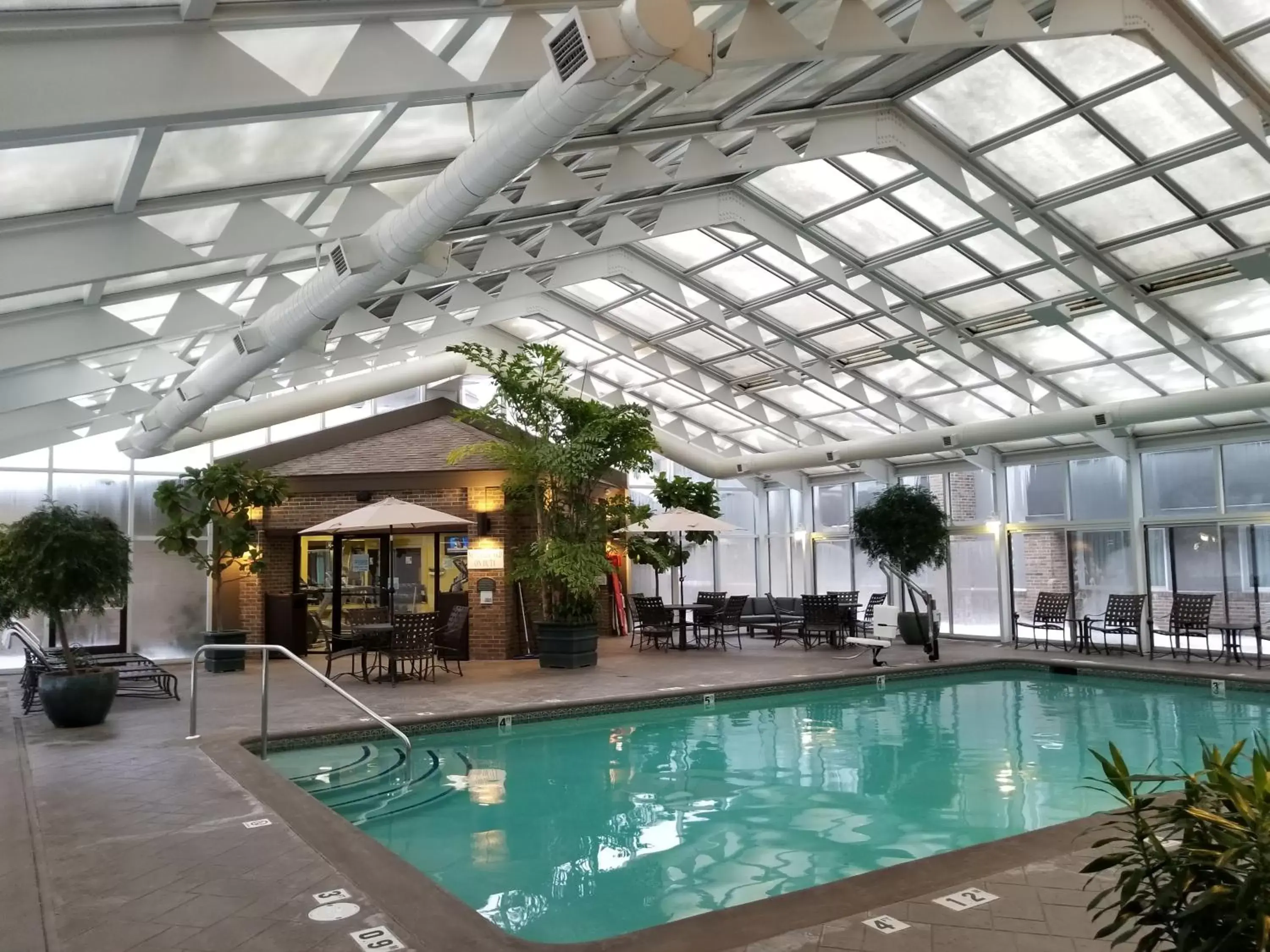 Swimming Pool in Best Western Okemos/East Lansing Hotel & Suites