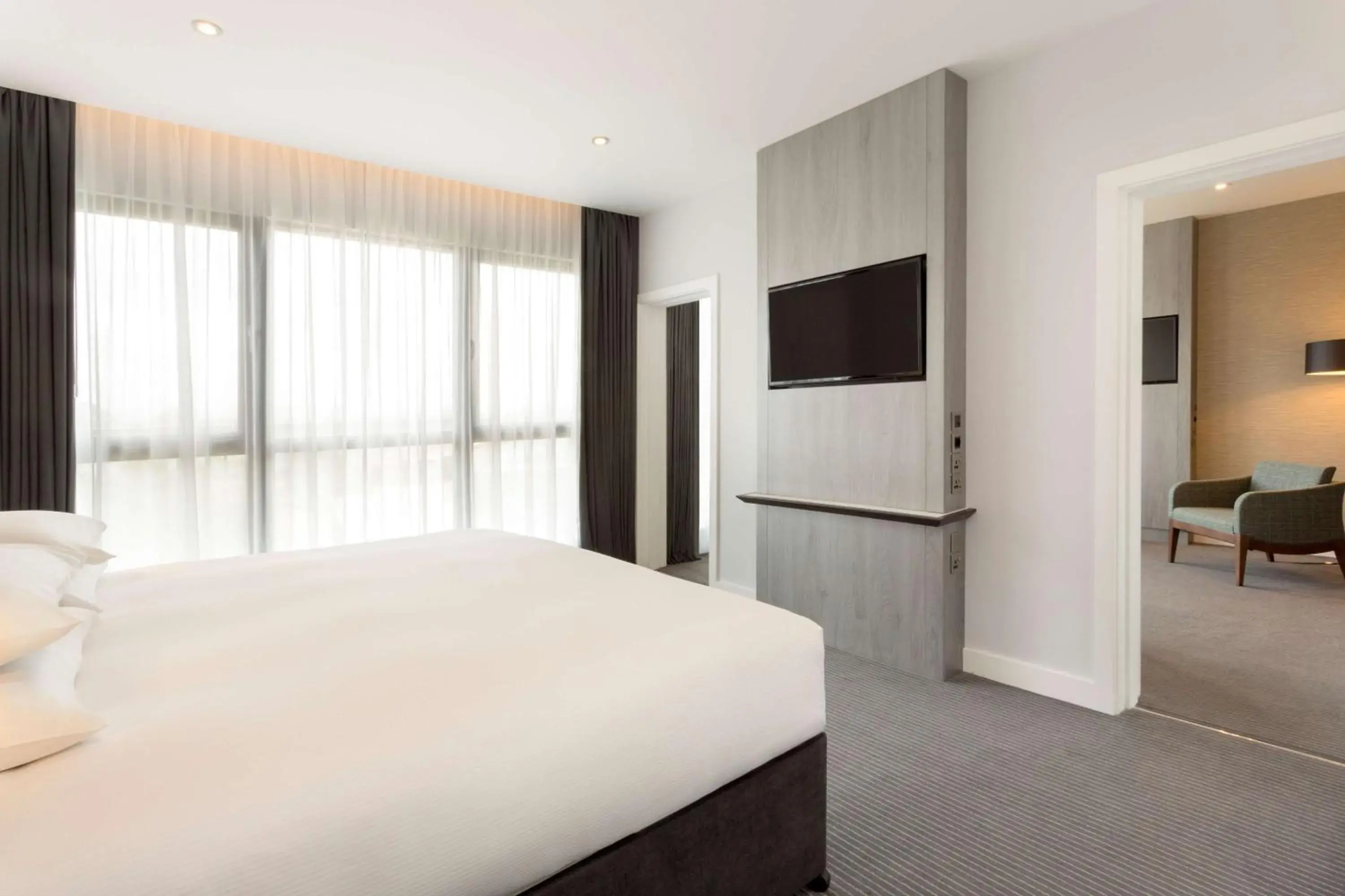 Bedroom, Bed in DoubleTree by Hilton Edinburgh - Queensferry Crossing