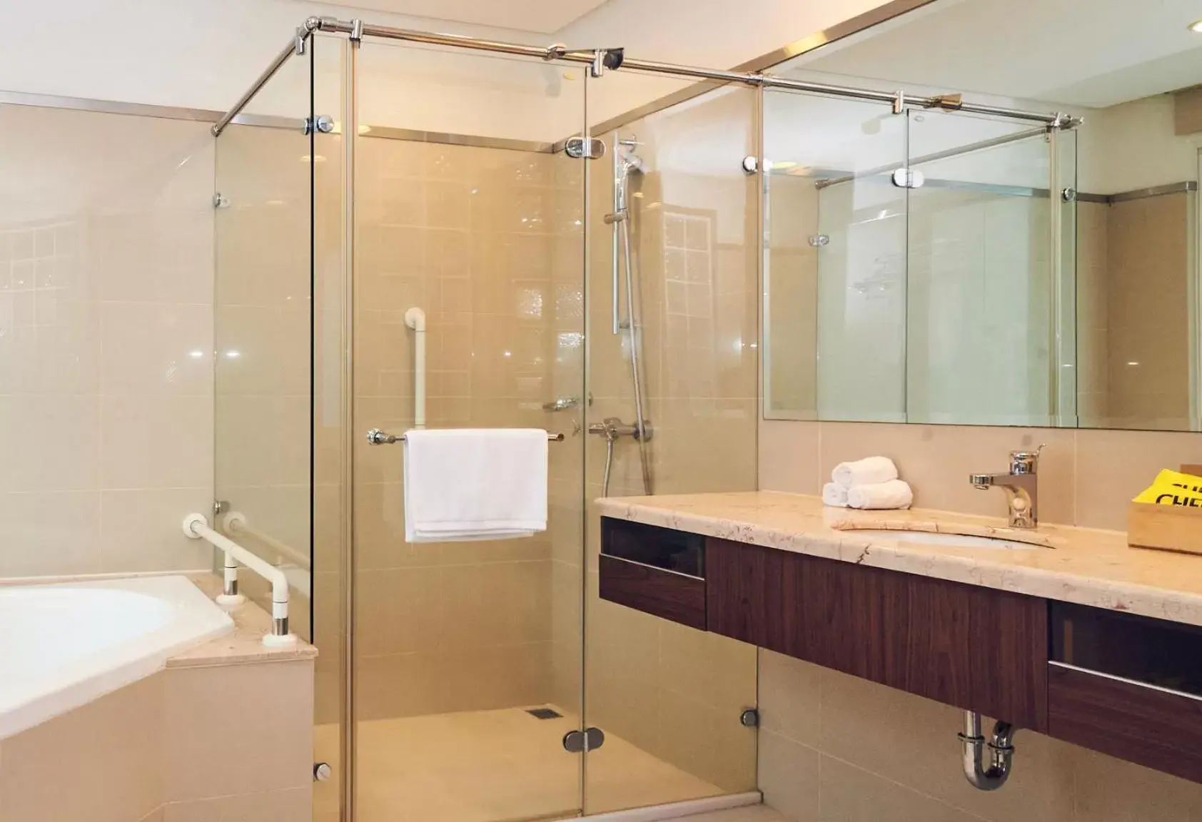 Bath, Bathroom in CHECK inn Select Taipei Nangang