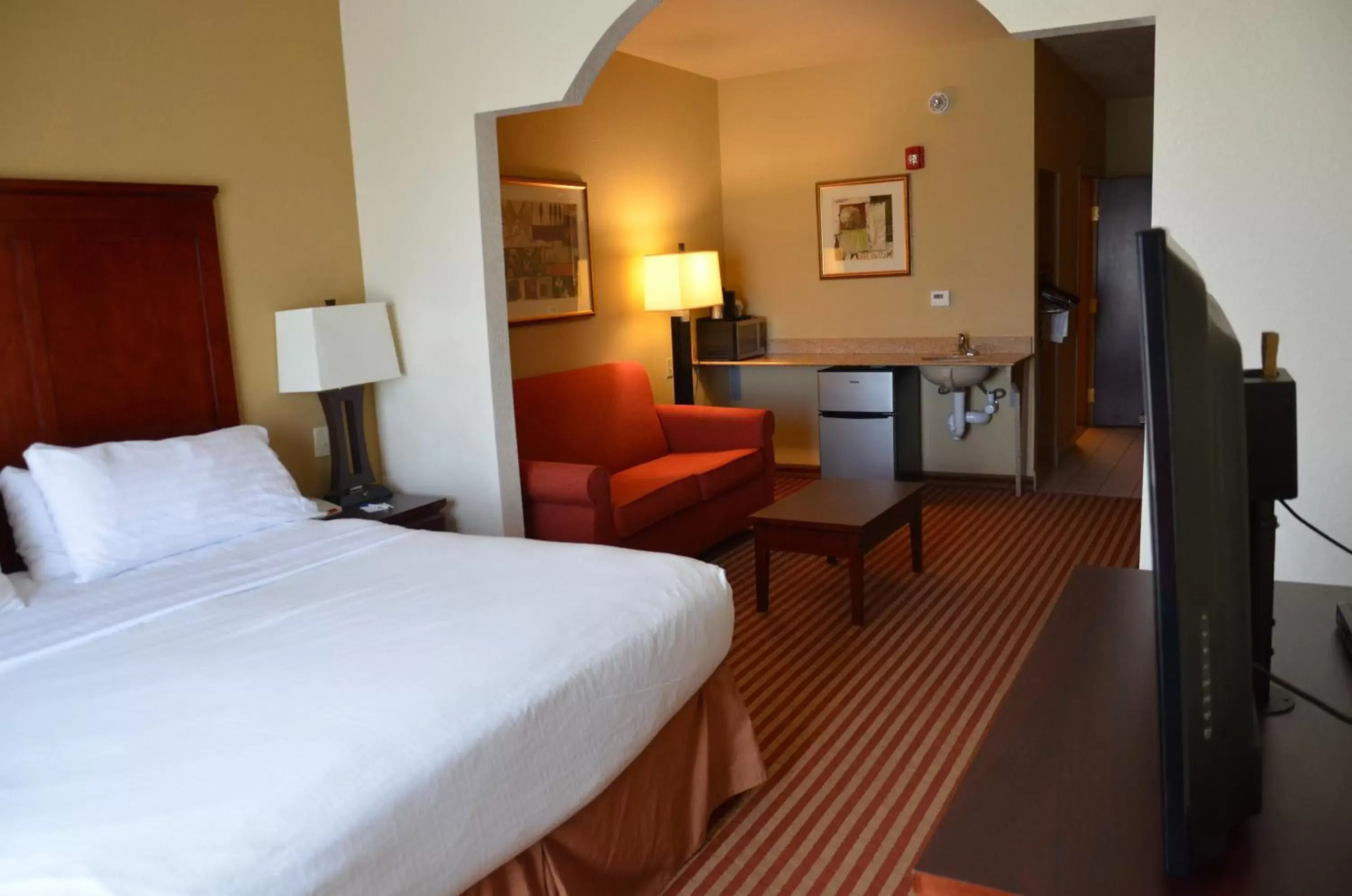 Photo of the whole room, Bed in Holiday Inn Express Hotel & Suites Amarillo South, an IHG Hotel