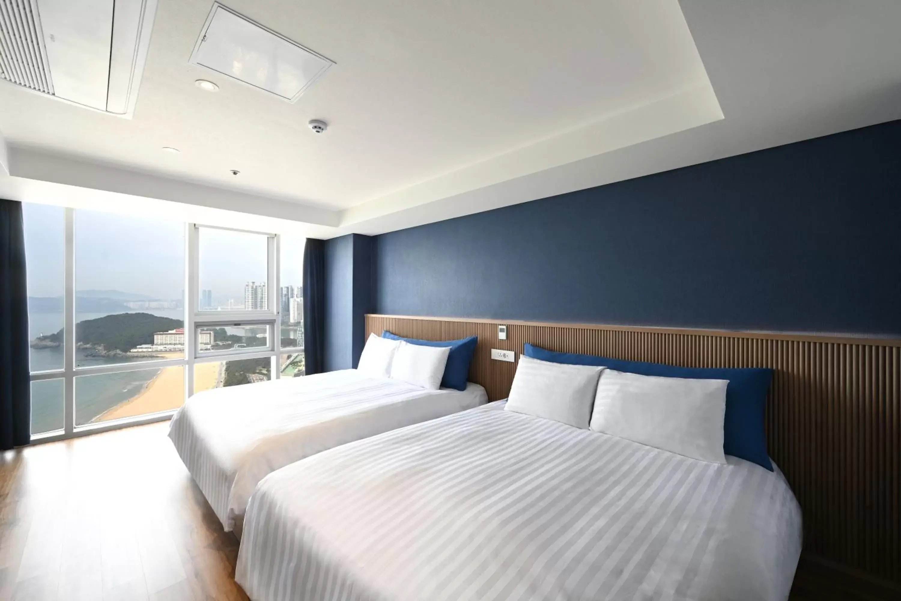 Sea view, Bed in Kolon Seacloud Hotel